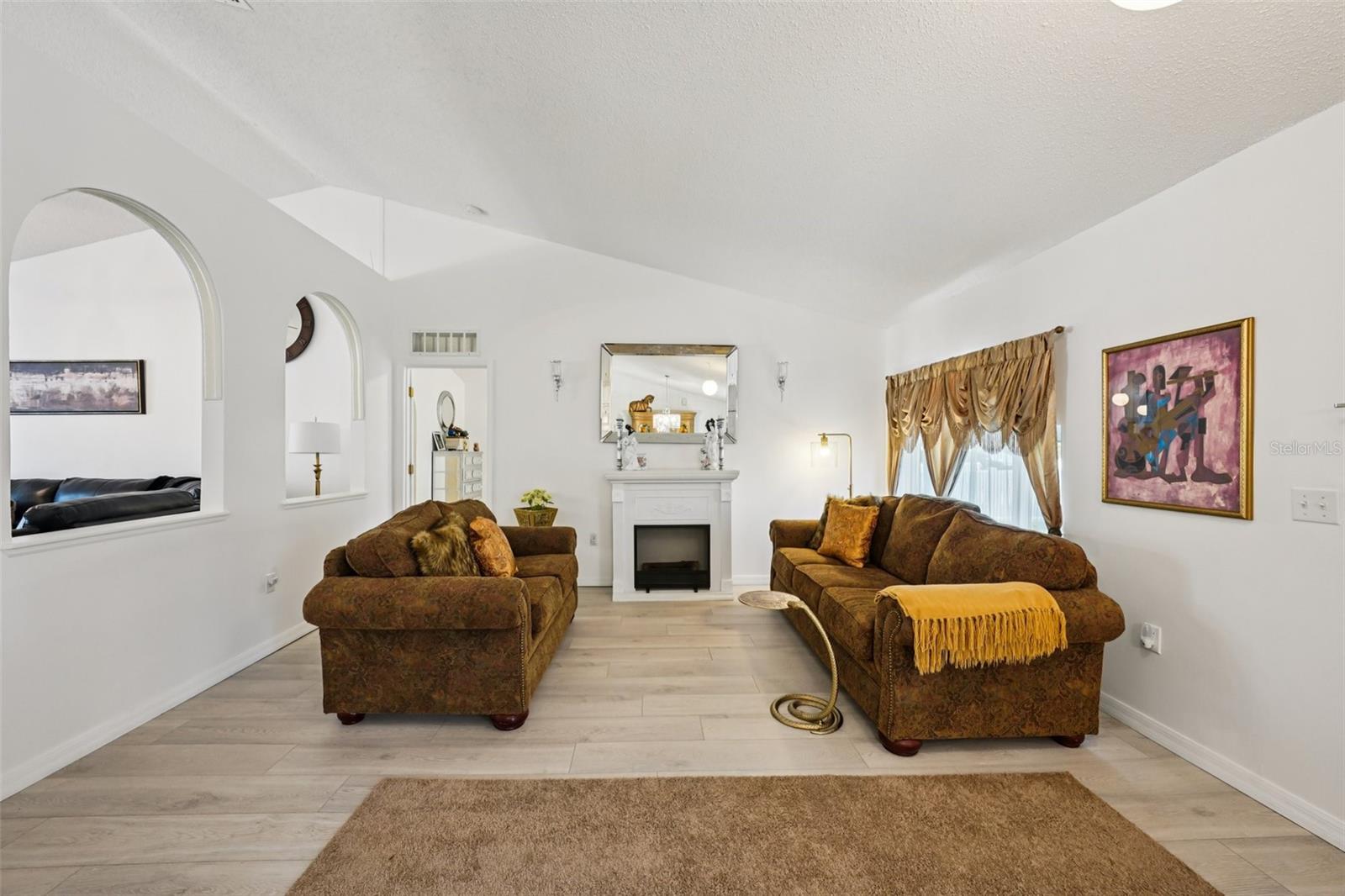 Image 3 of 63 For 10423 Bradford Street