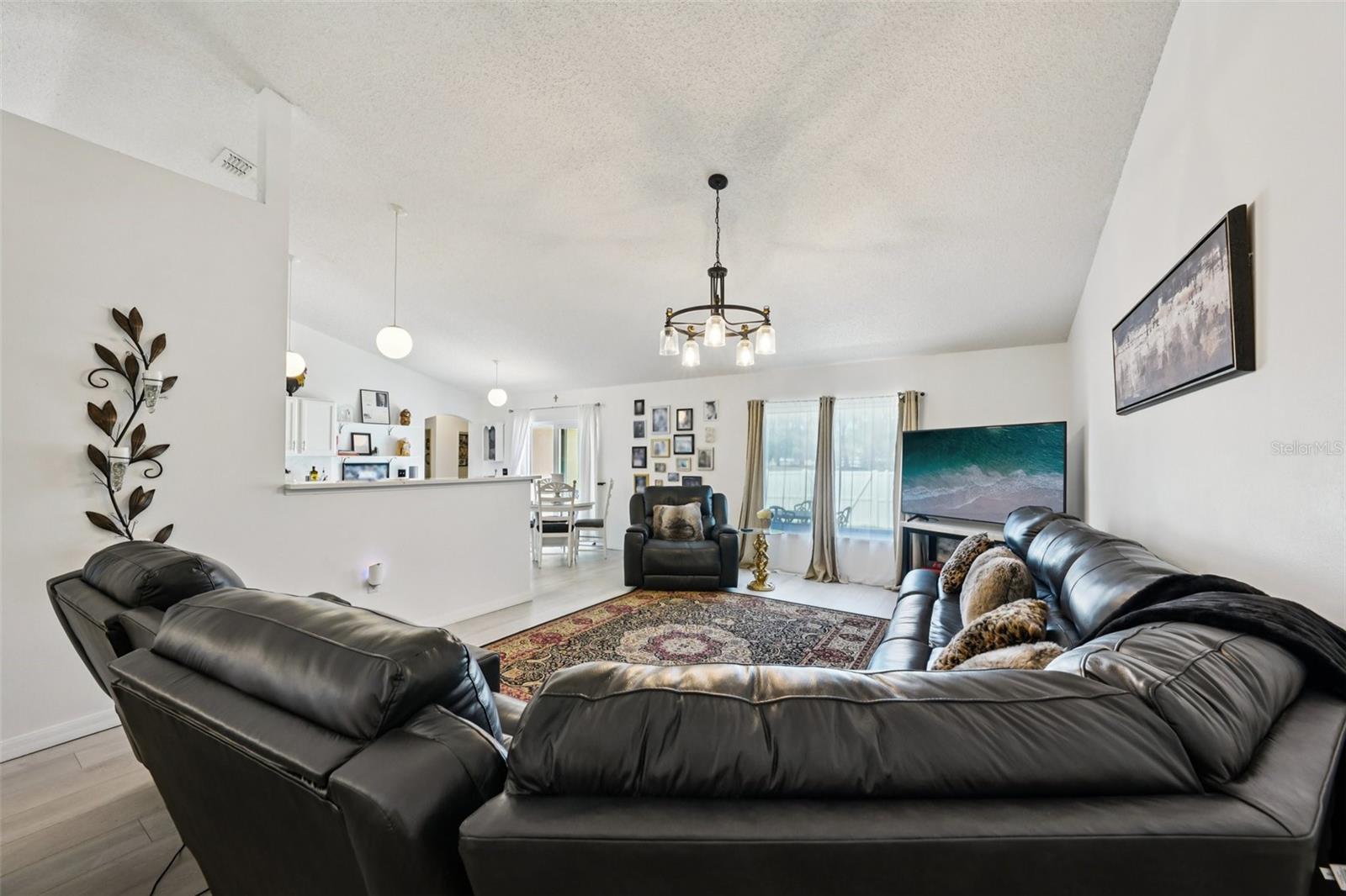 Image 38 of 63 For 10423 Bradford Street