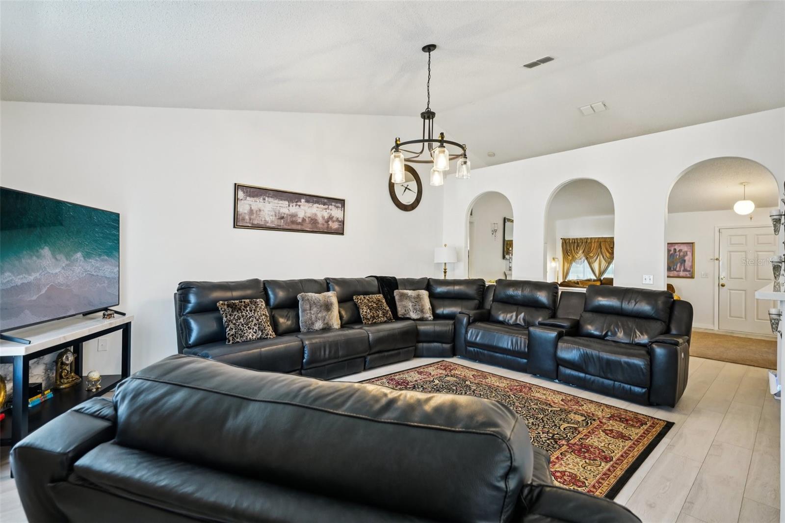 Image 5 of 63 For 10423 Bradford Street