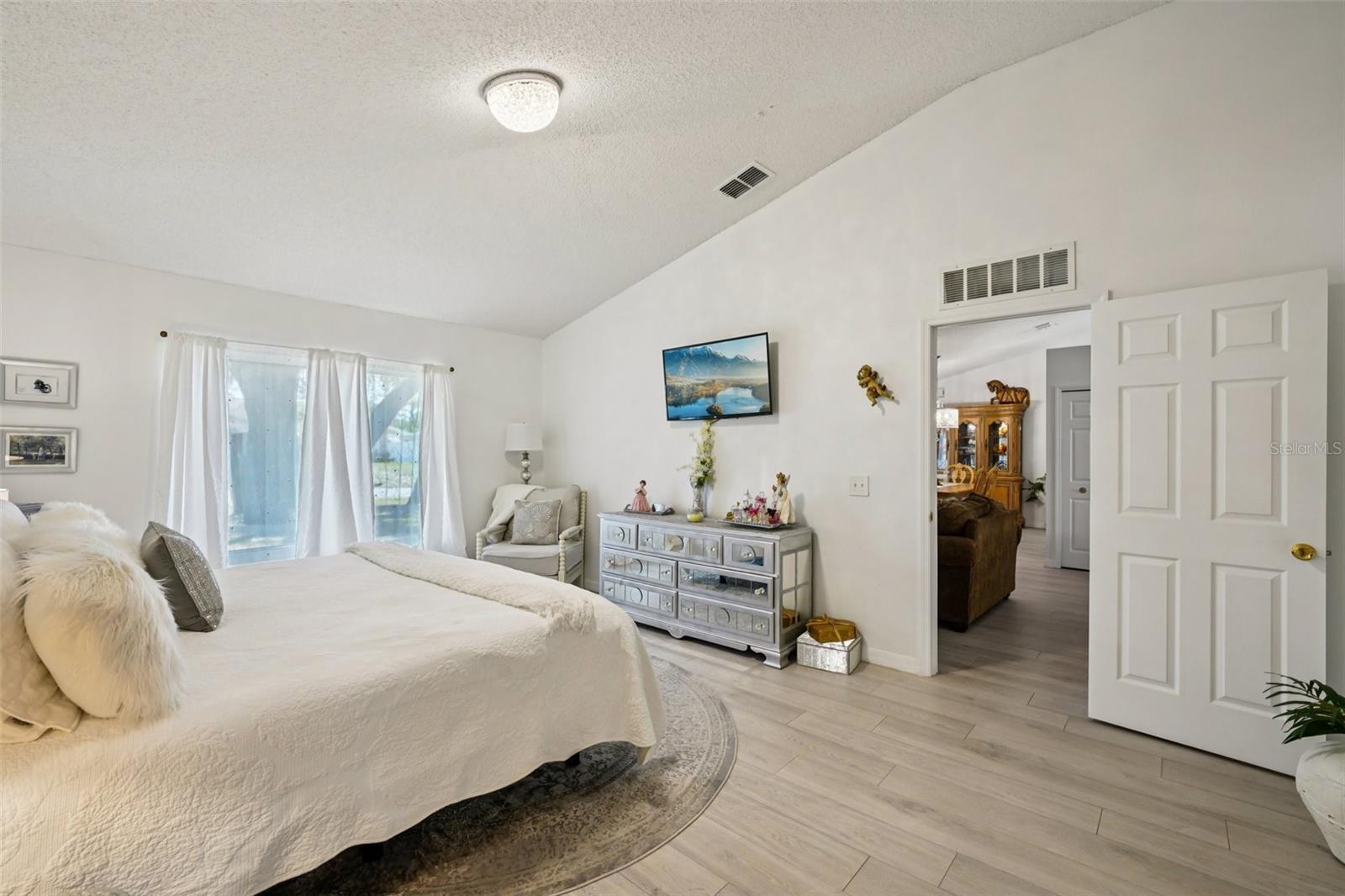 Image 53 of 63 For 10423 Bradford Street