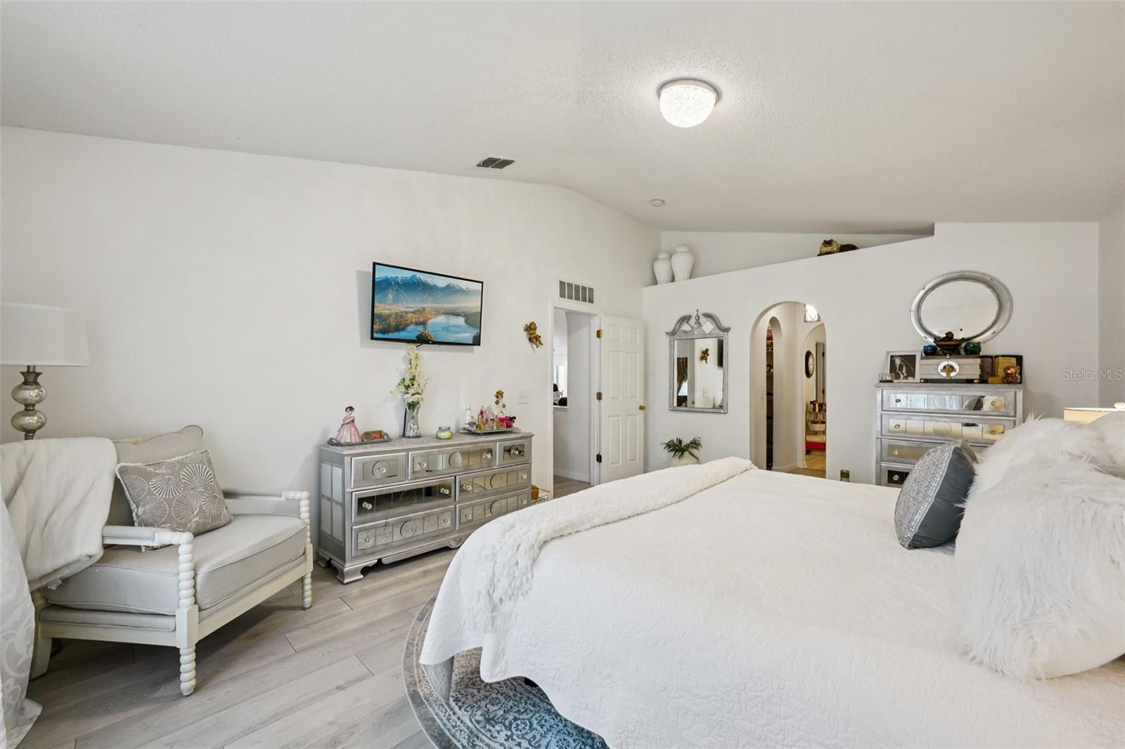 Image 54 of 63 For 10423 Bradford Street