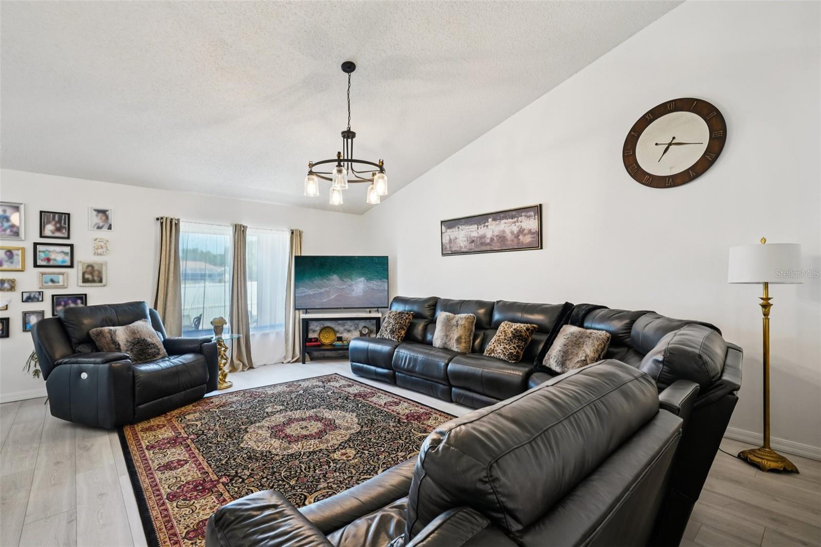 Image 6 of 63 For 10423 Bradford Street