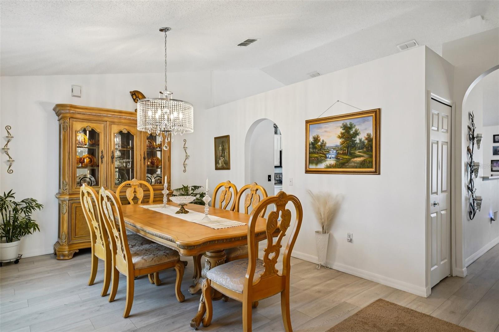 Image 7 of 63 For 10423 Bradford Street