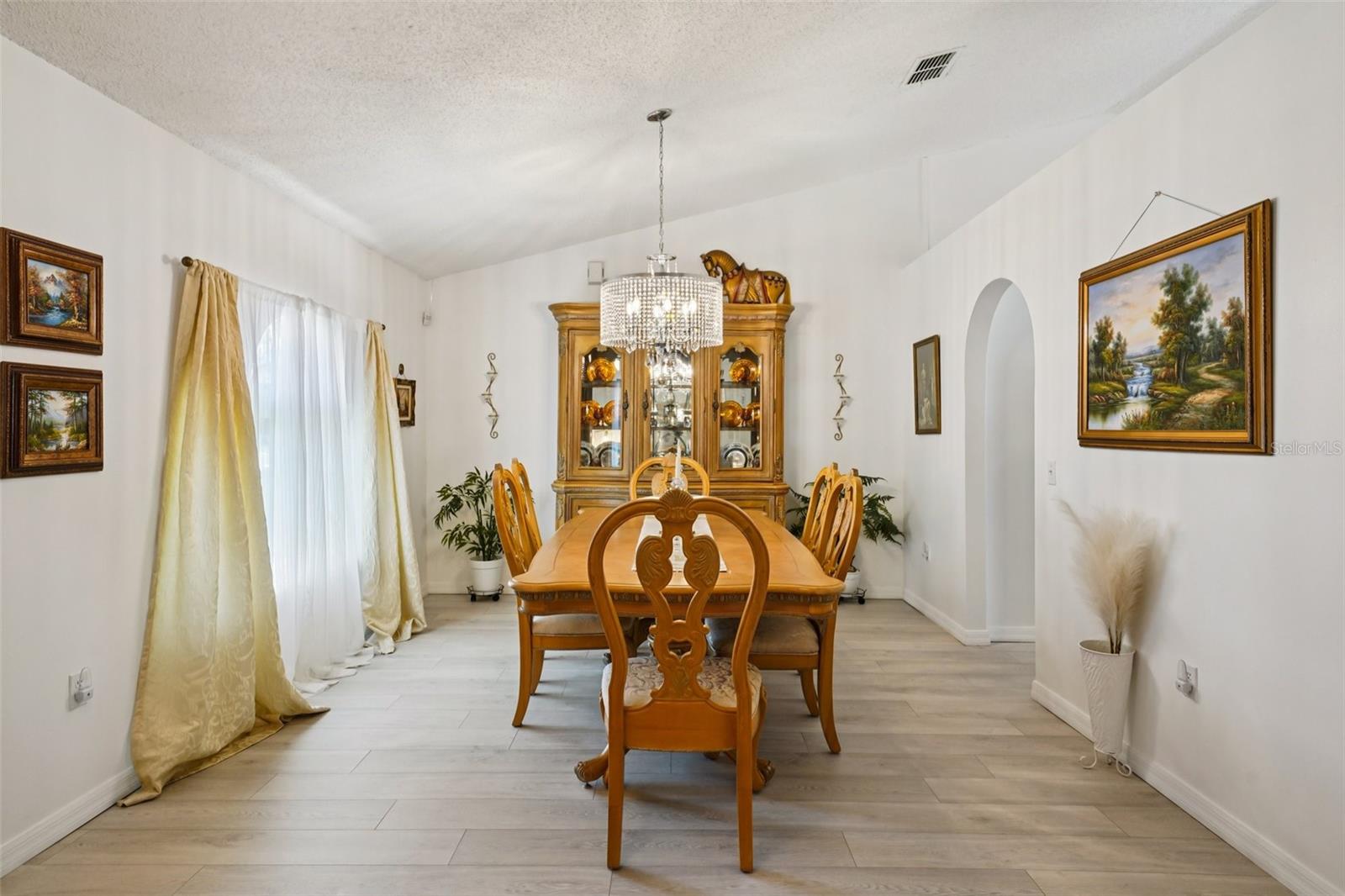 Image 8 of 63 For 10423 Bradford Street