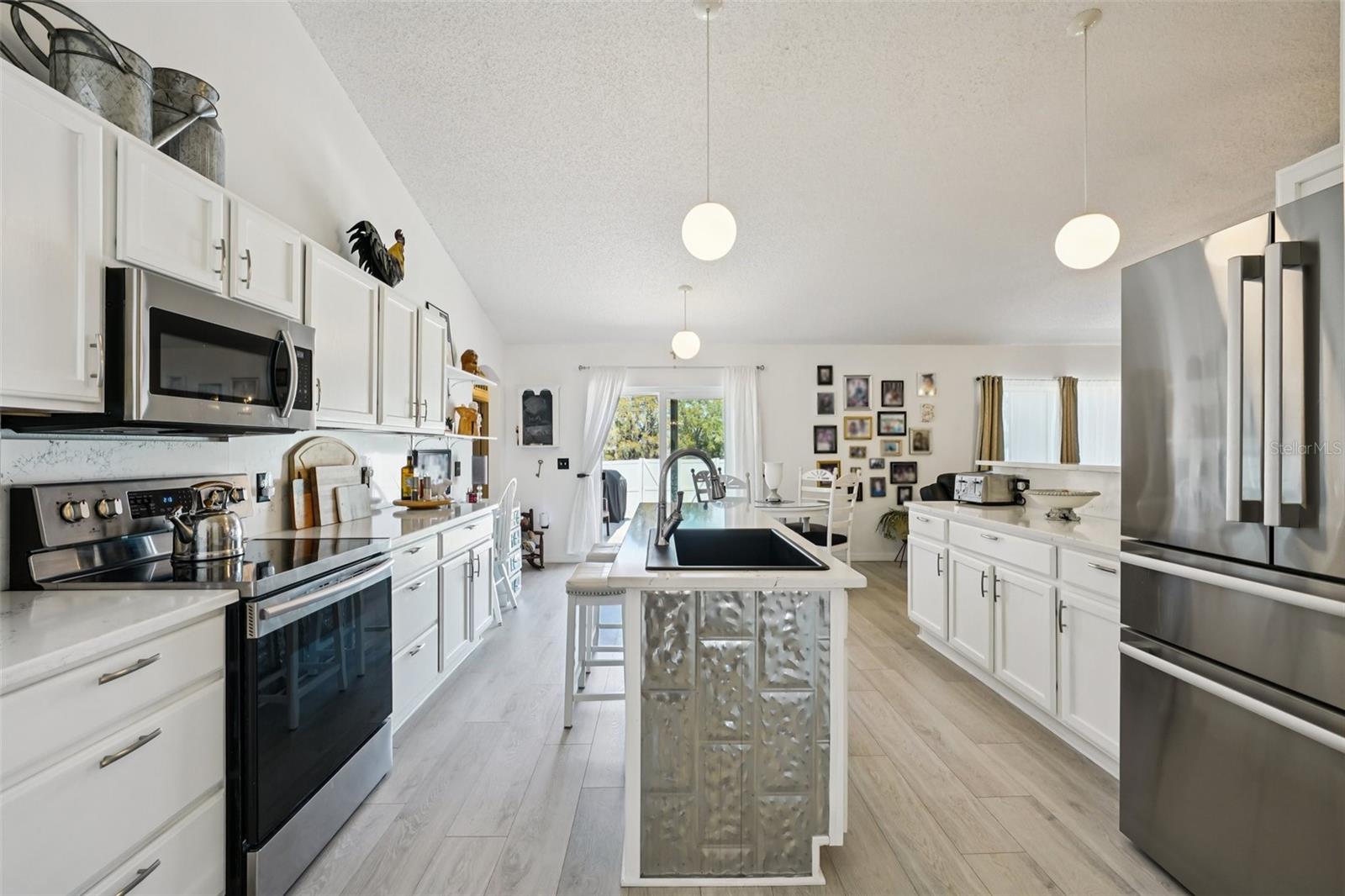 Image 9 of 63 For 10423 Bradford Street