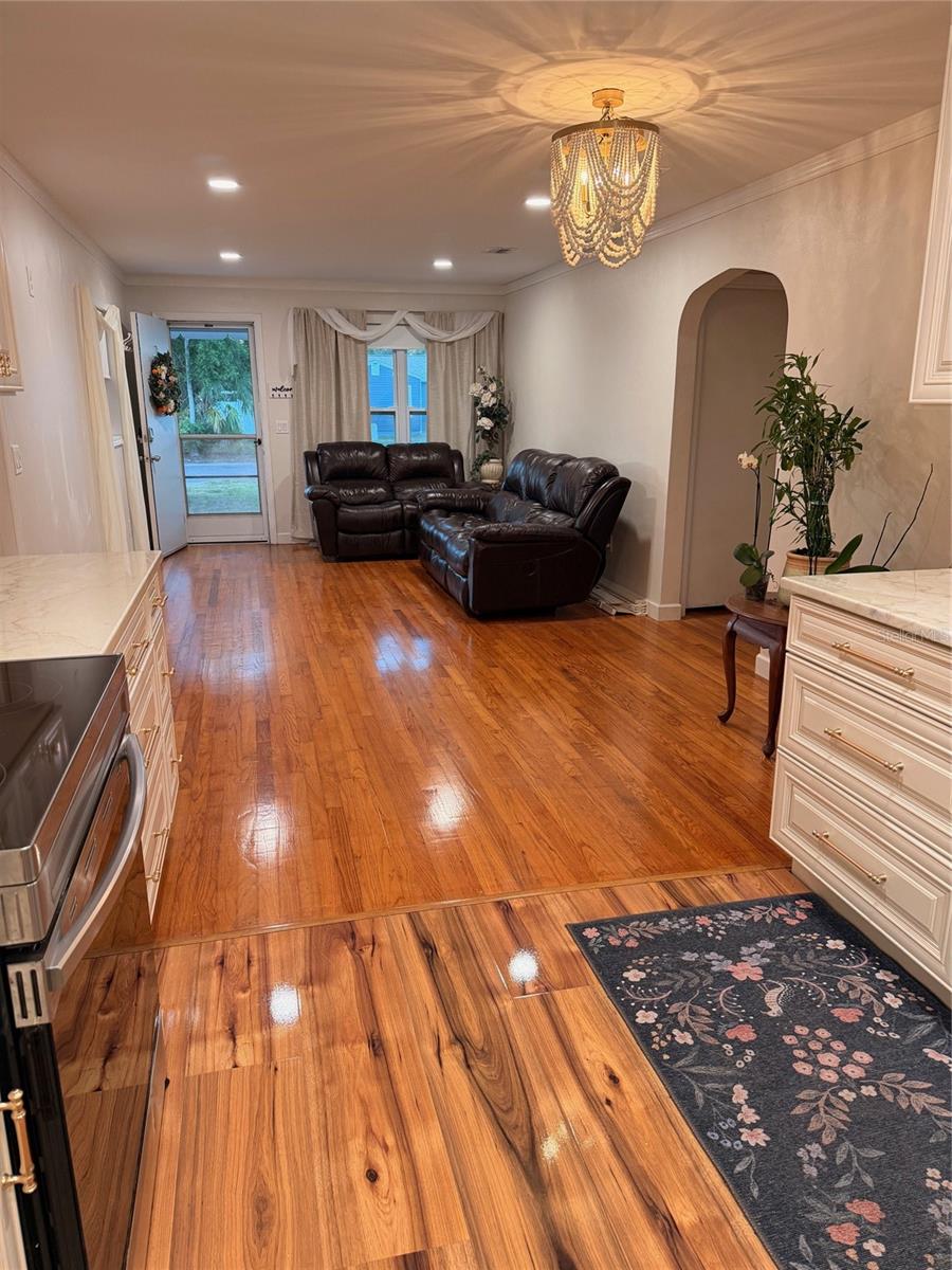 Image 10 of 28 For 519 Norfolk Street