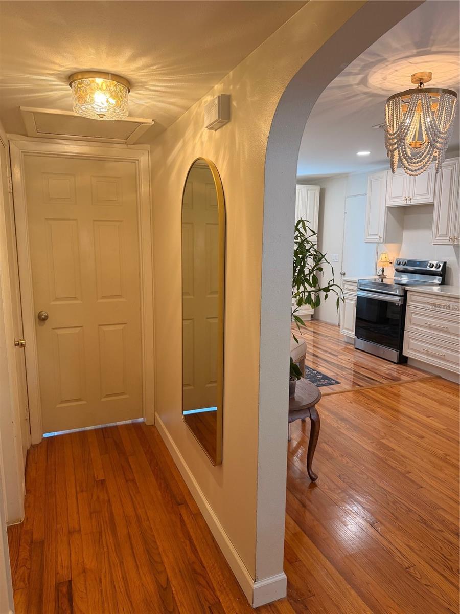 Image 14 of 28 For 519 Norfolk Street