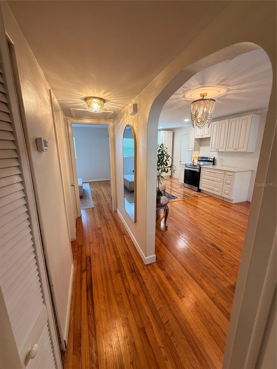 Image 8 of 28 For 519 Norfolk Street