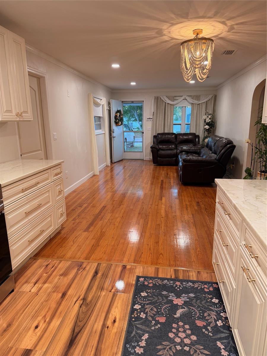 Image 9 of 28 For 519 Norfolk Street