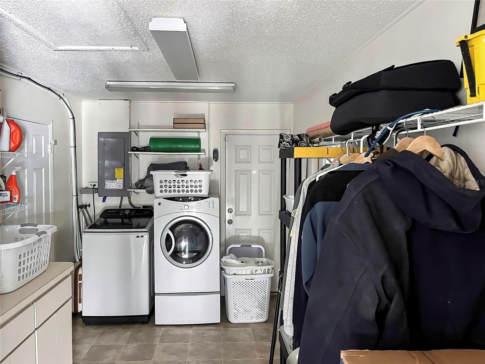 Image 70 of 73 For 6670 Merleing Loop