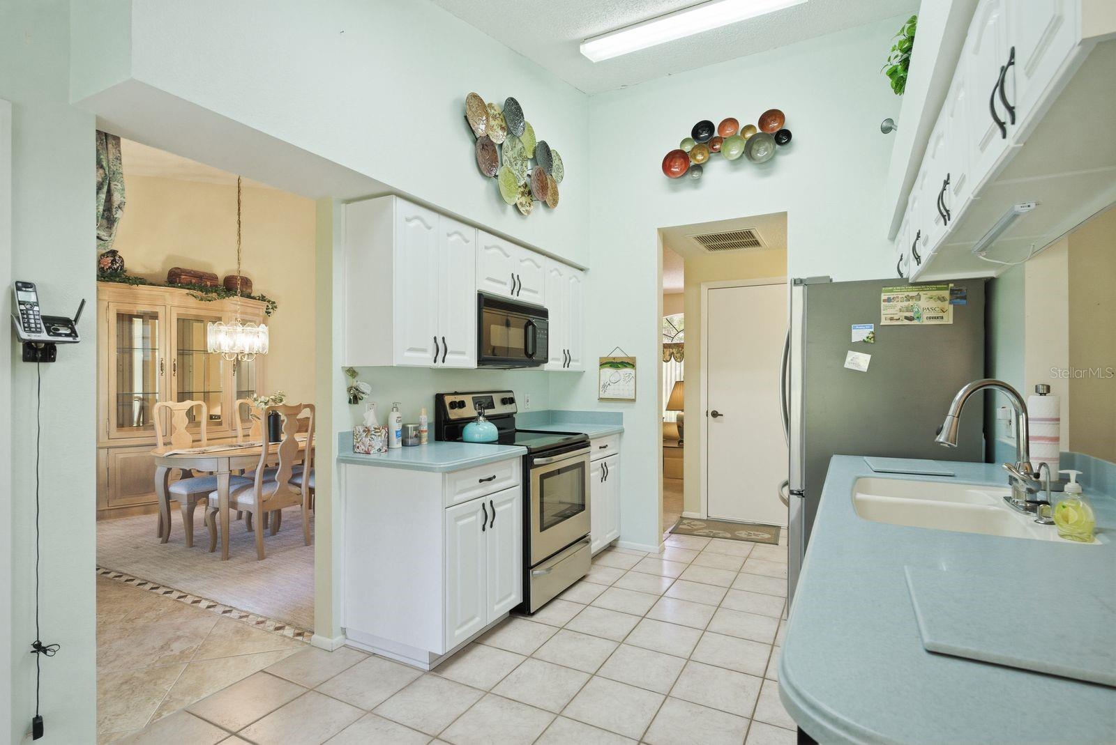 Image 15 of 37 For 6542 Pine Walk Drive