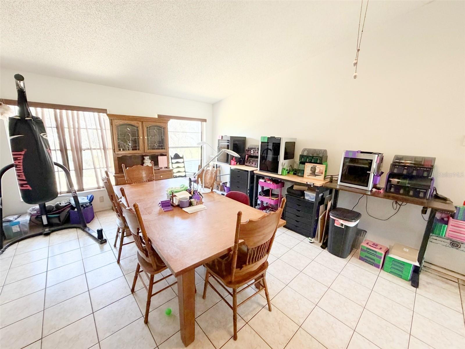 Image 3 of 20 For 10537 Linger Ln