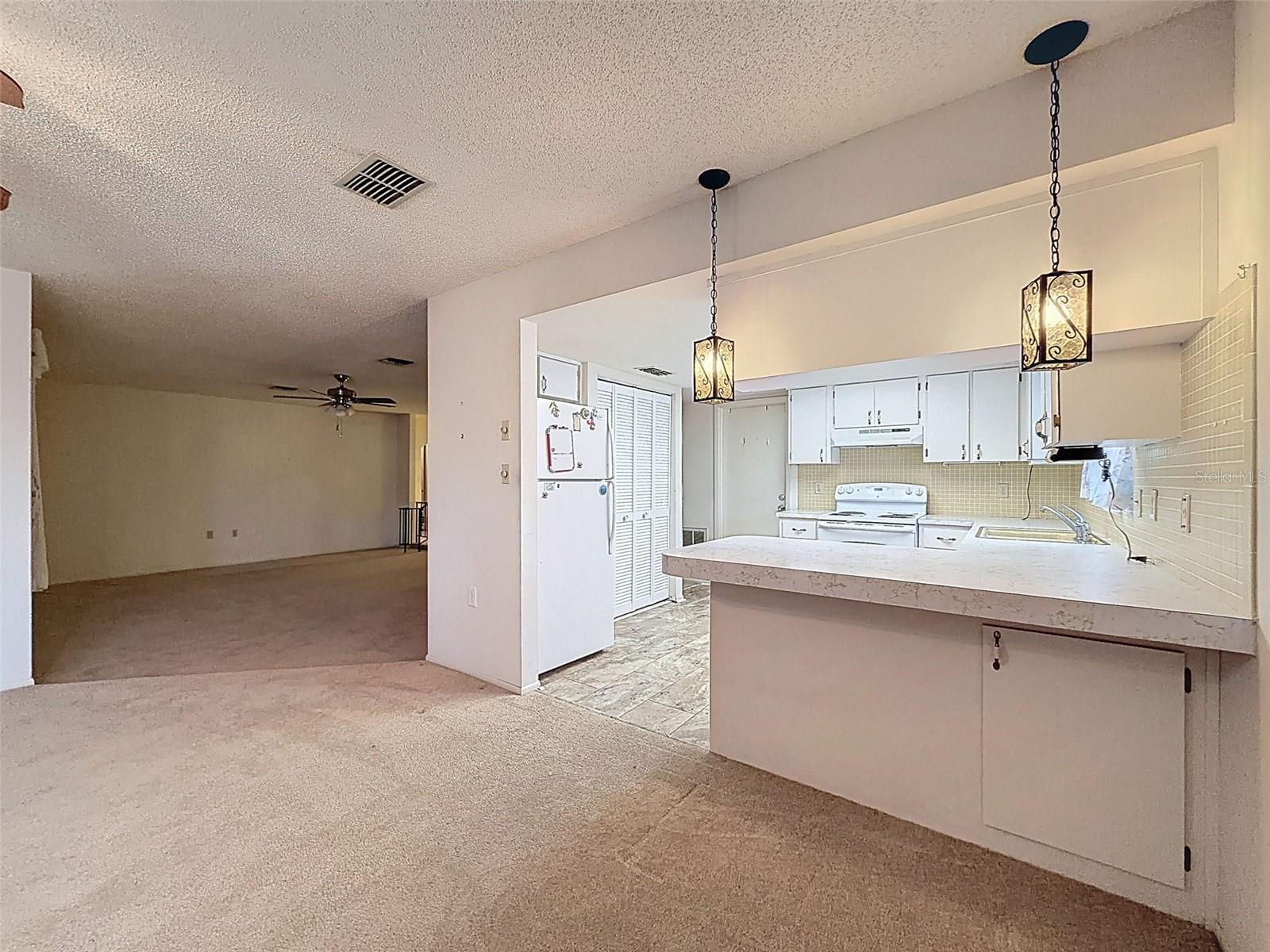 Image 12 of 35 For 9811 Woodstock Lane