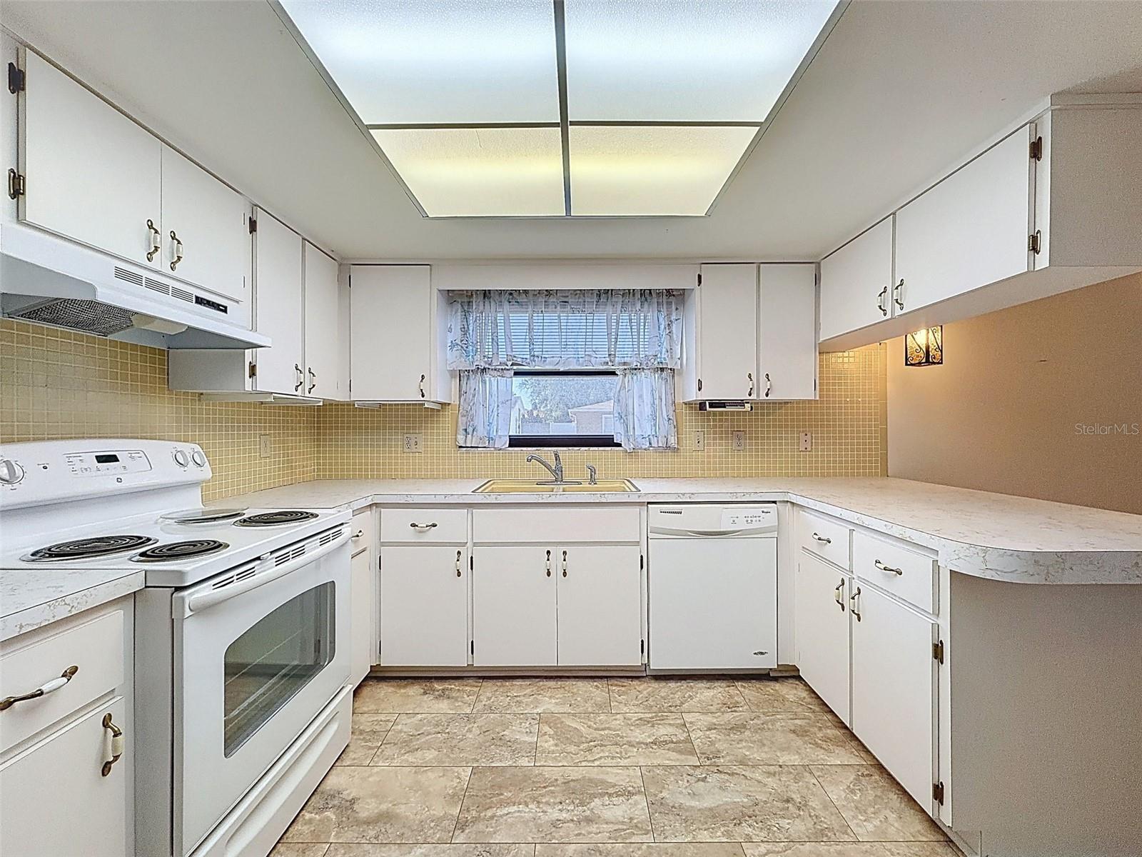 Image 14 of 35 For 9811 Woodstock Lane