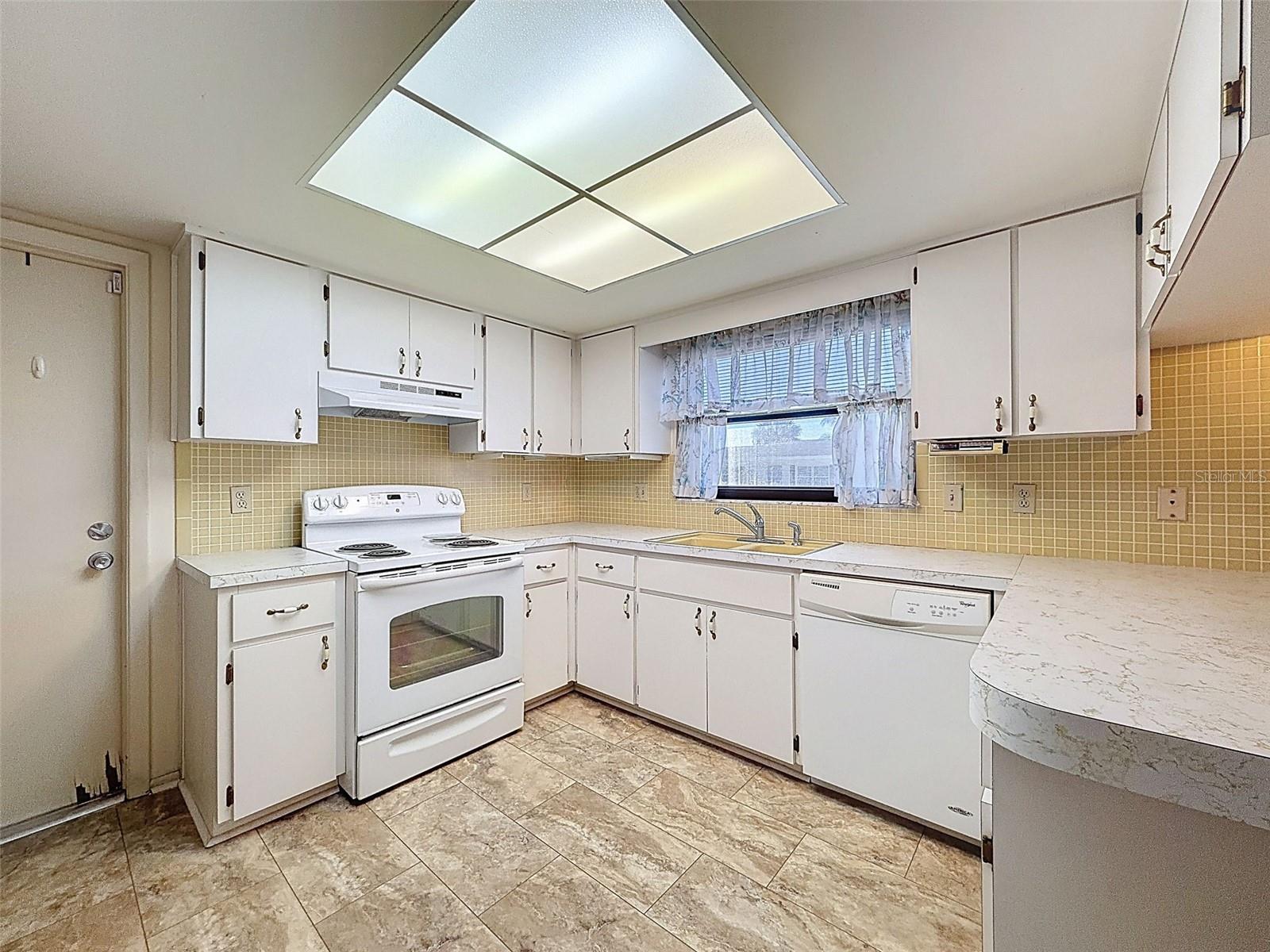 Image 15 of 35 For 9811 Woodstock Lane