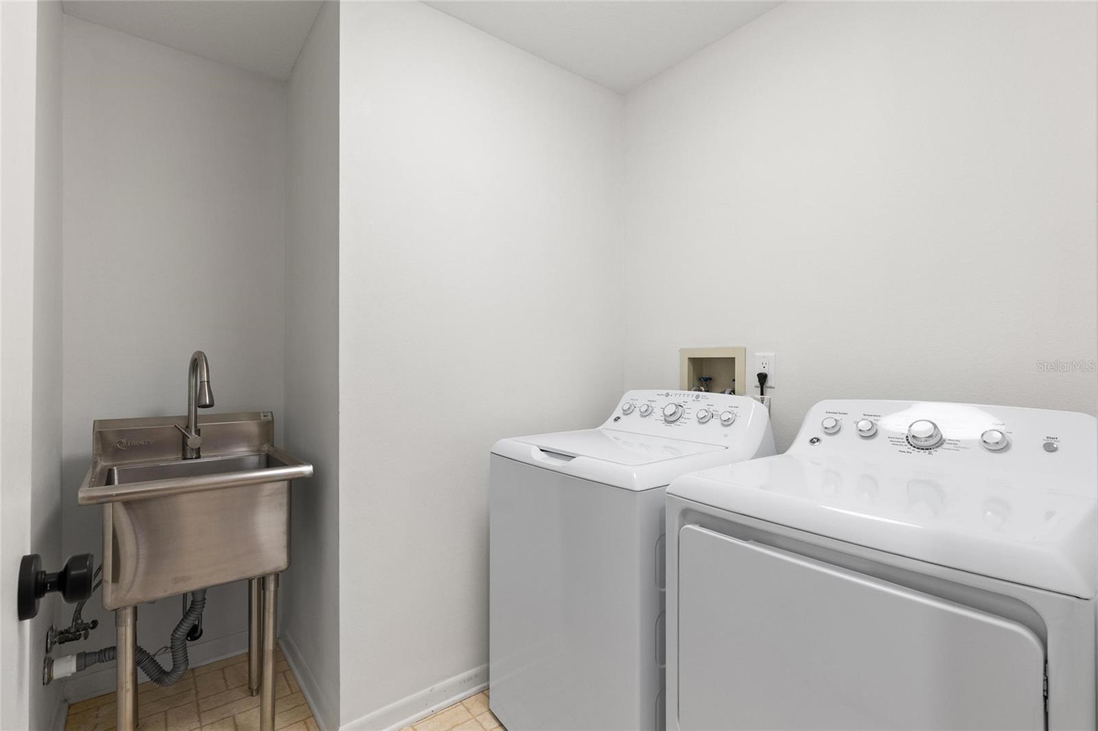 Image 28 of 34 For 3262 Glenridge Drive