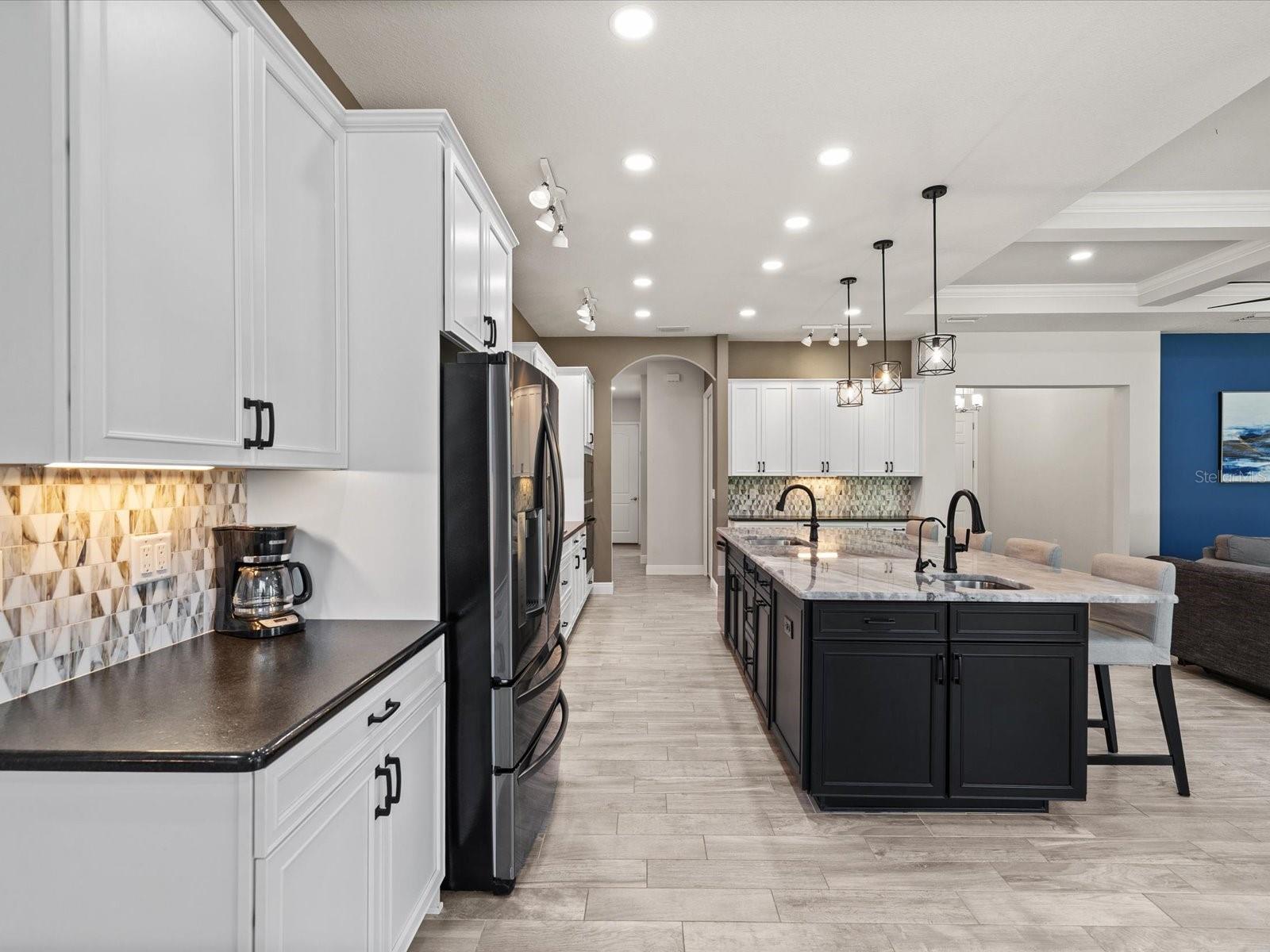 Image 18 of 94 For 11981 Robina Road