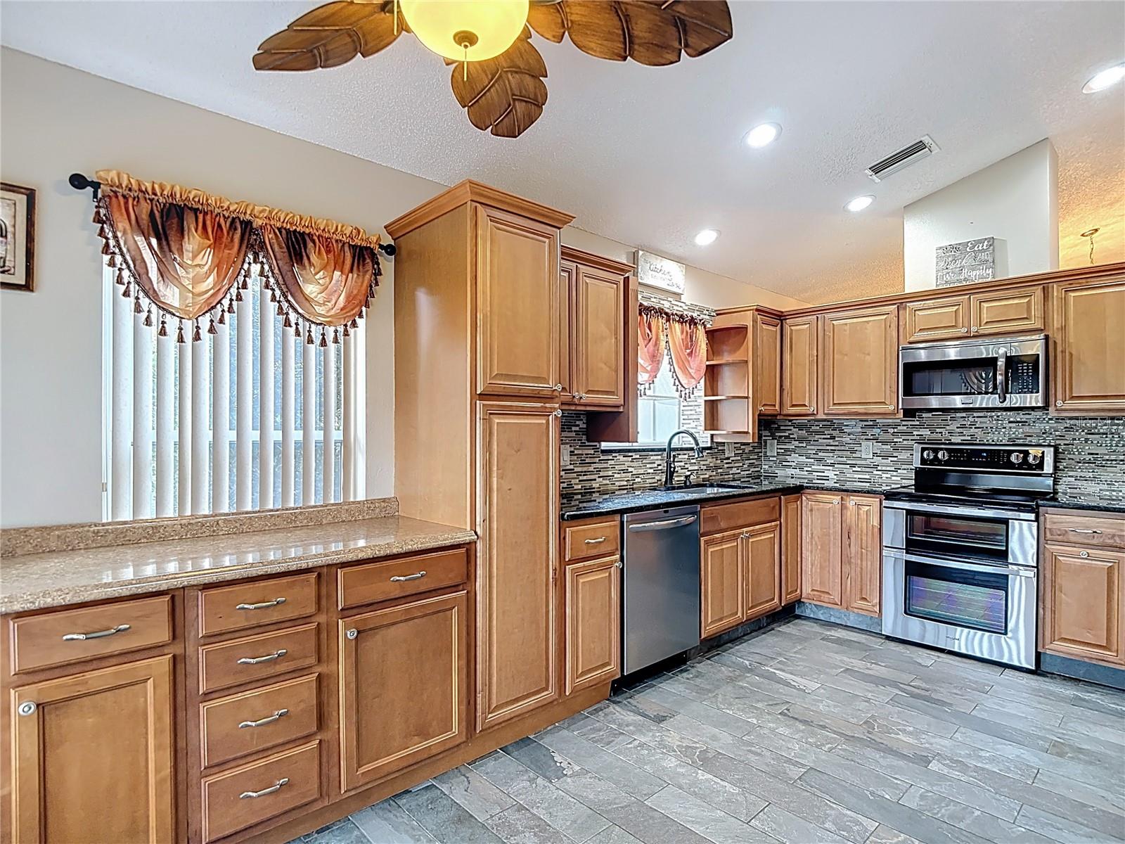 Image 5 of 34 For 14127 Whitecap Avenue