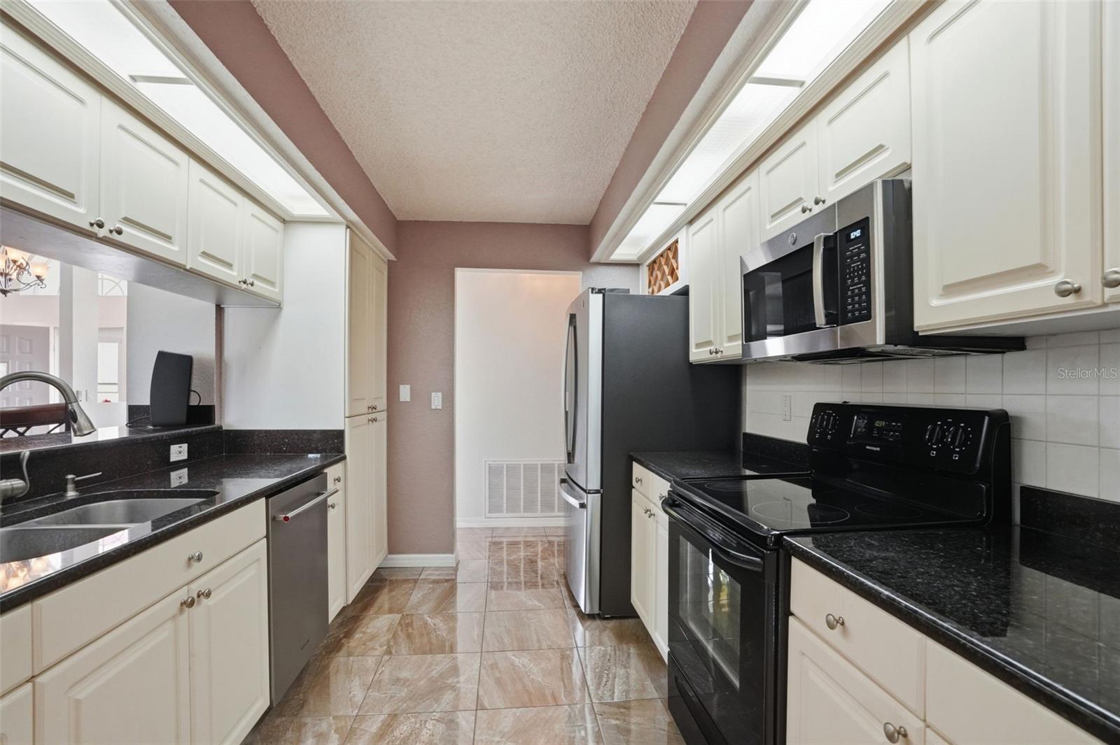 Image 13 of 76 For 6125 Nantucket Lane