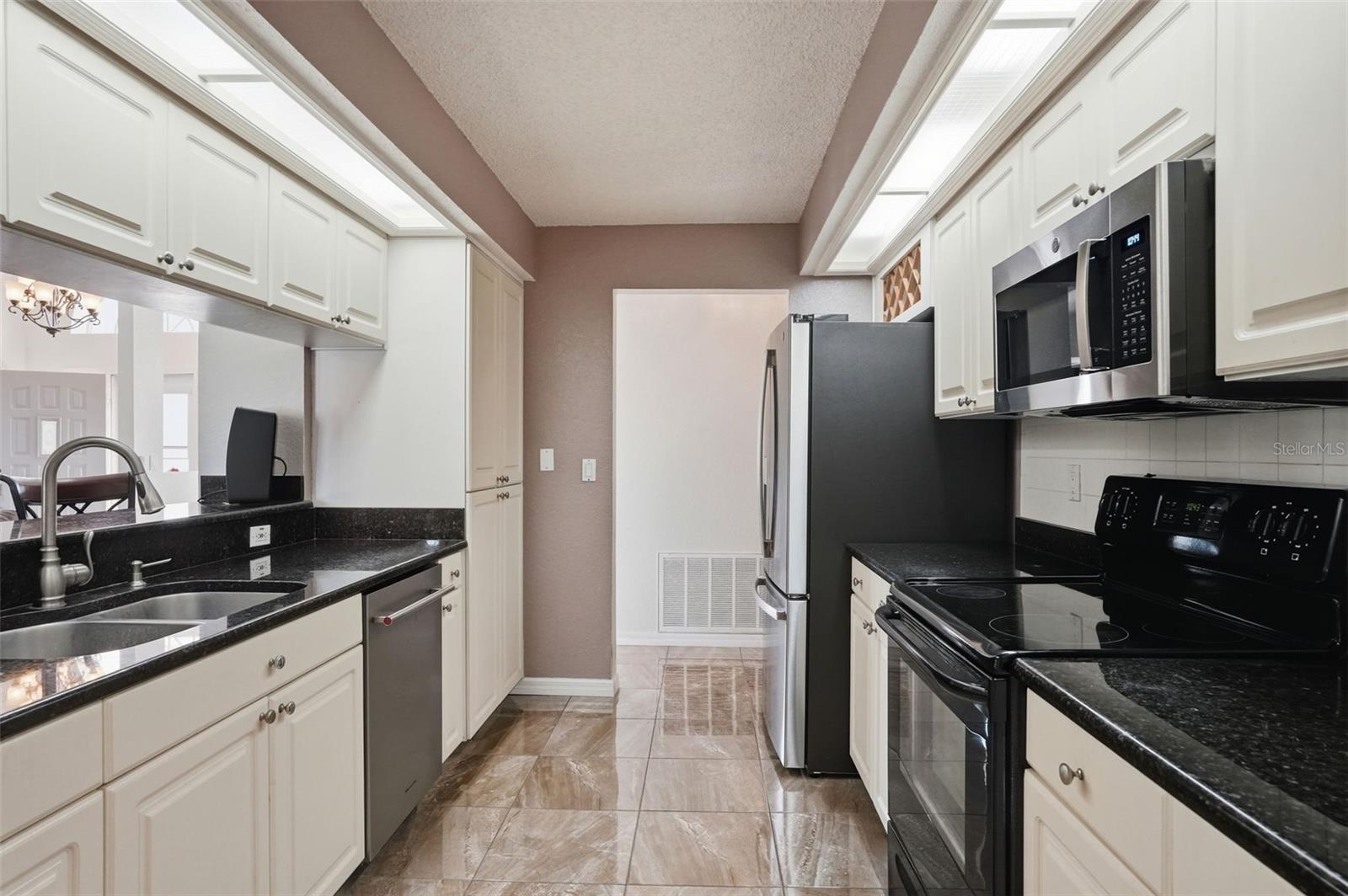 Image 19 of 76 For 6125 Nantucket Lane