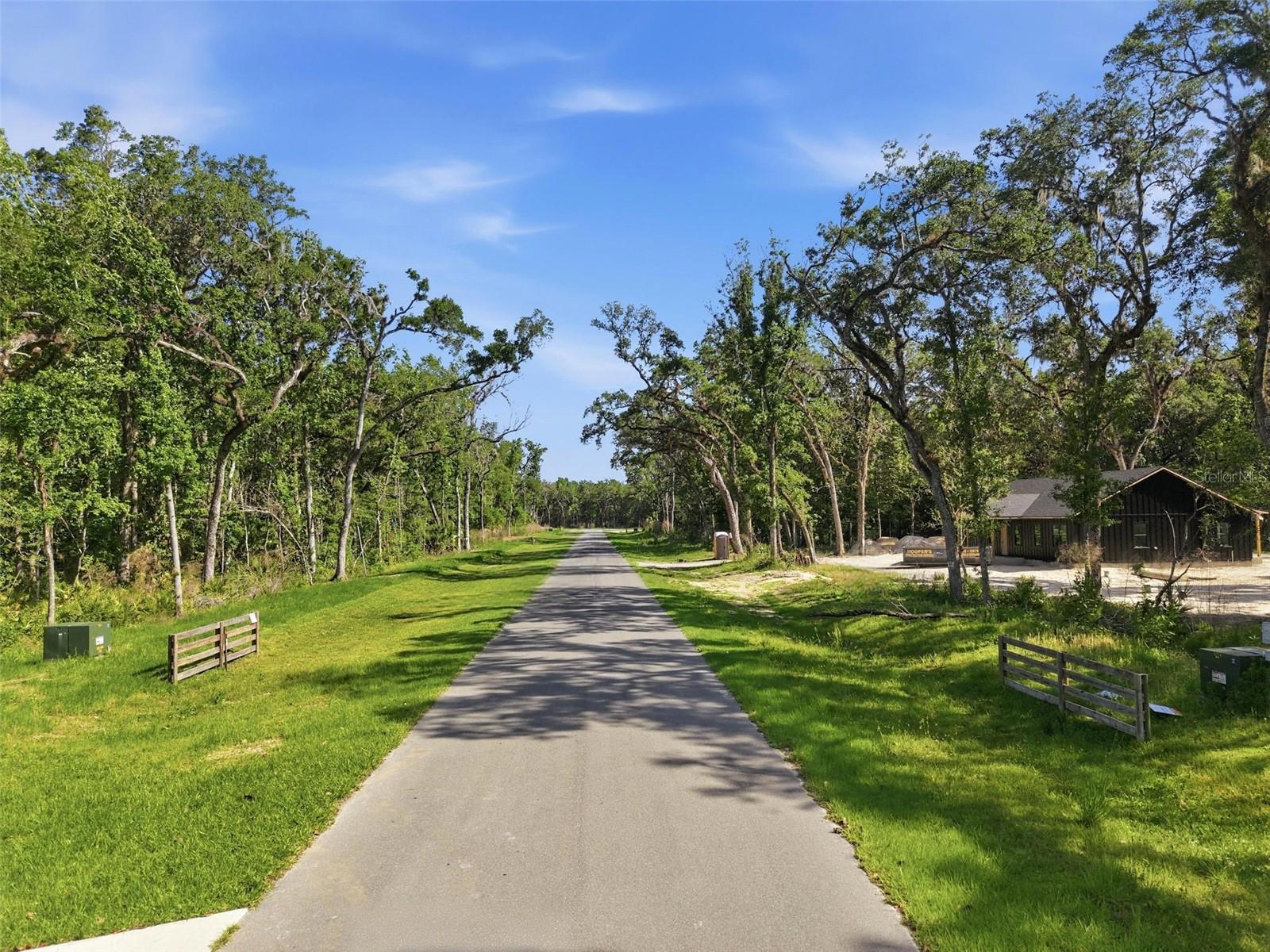 Listing photo id 0 for Republican Way