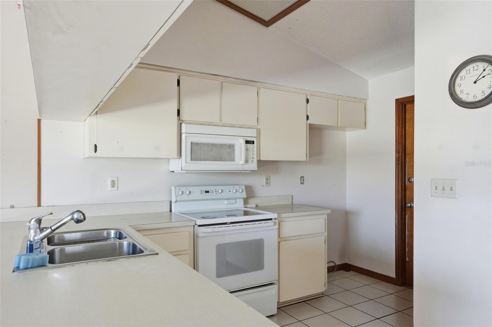 Image 11 of 40 For 7443 Wabash Trail