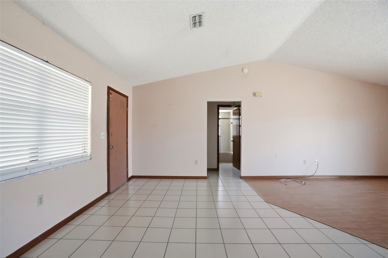 Image 5 of 40 For 7443 Wabash Trail