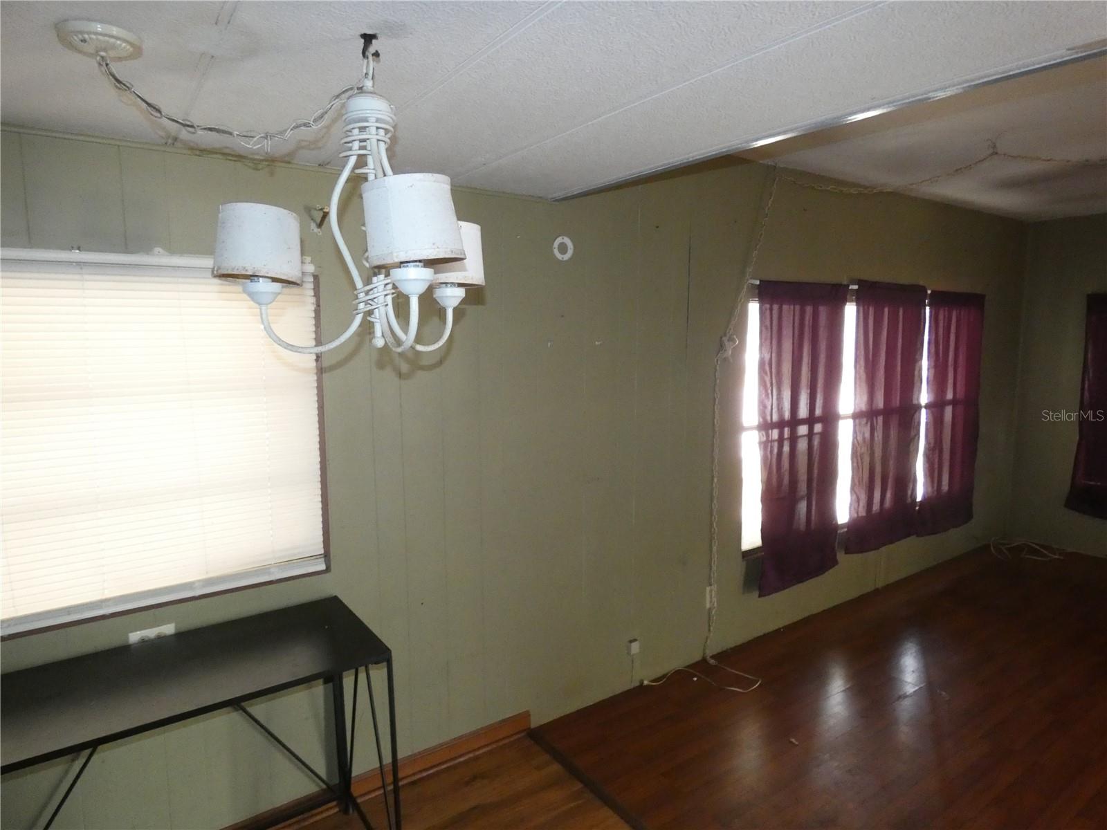 Listing photo id 9 for 9405 Loras Street
