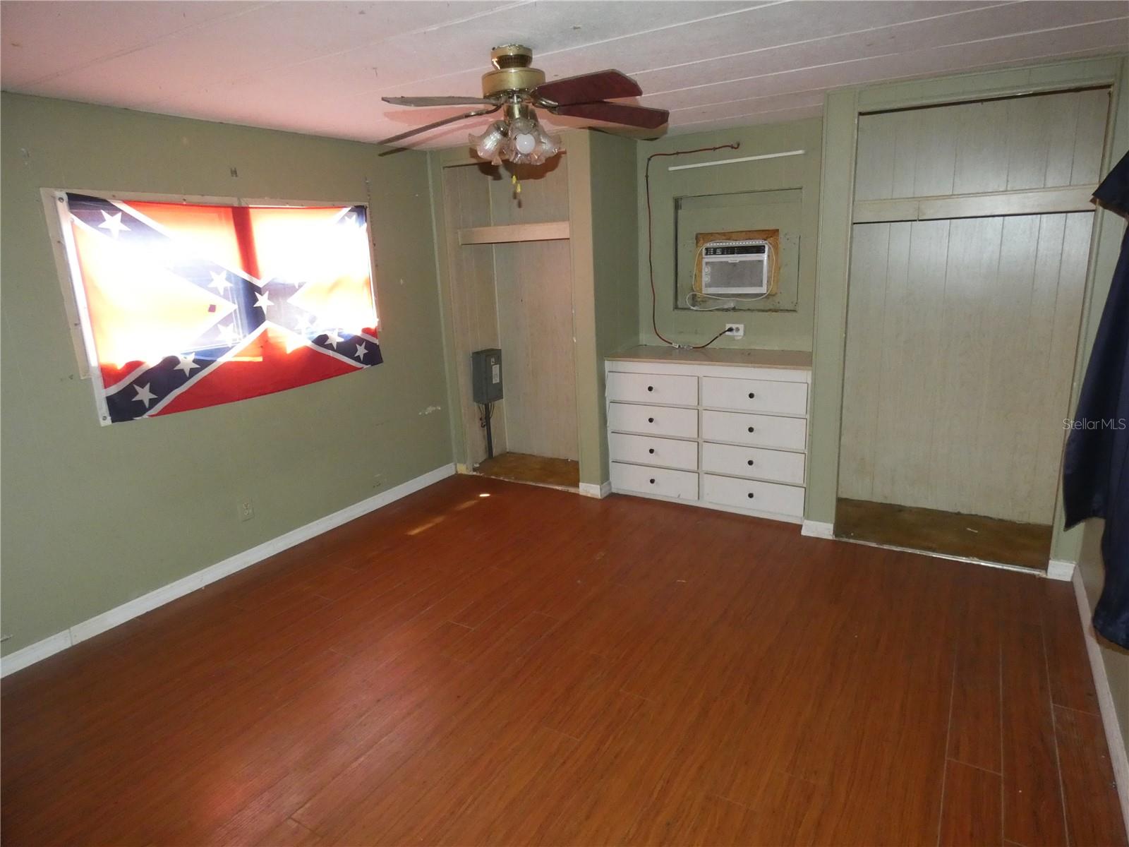 Listing photo id 10 for 9405 Loras Street