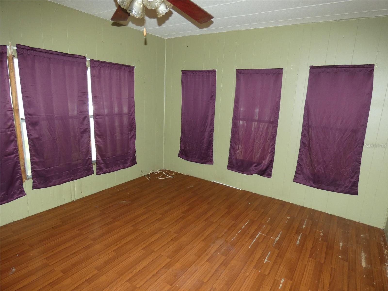Listing photo id 11 for 9405 Loras Street