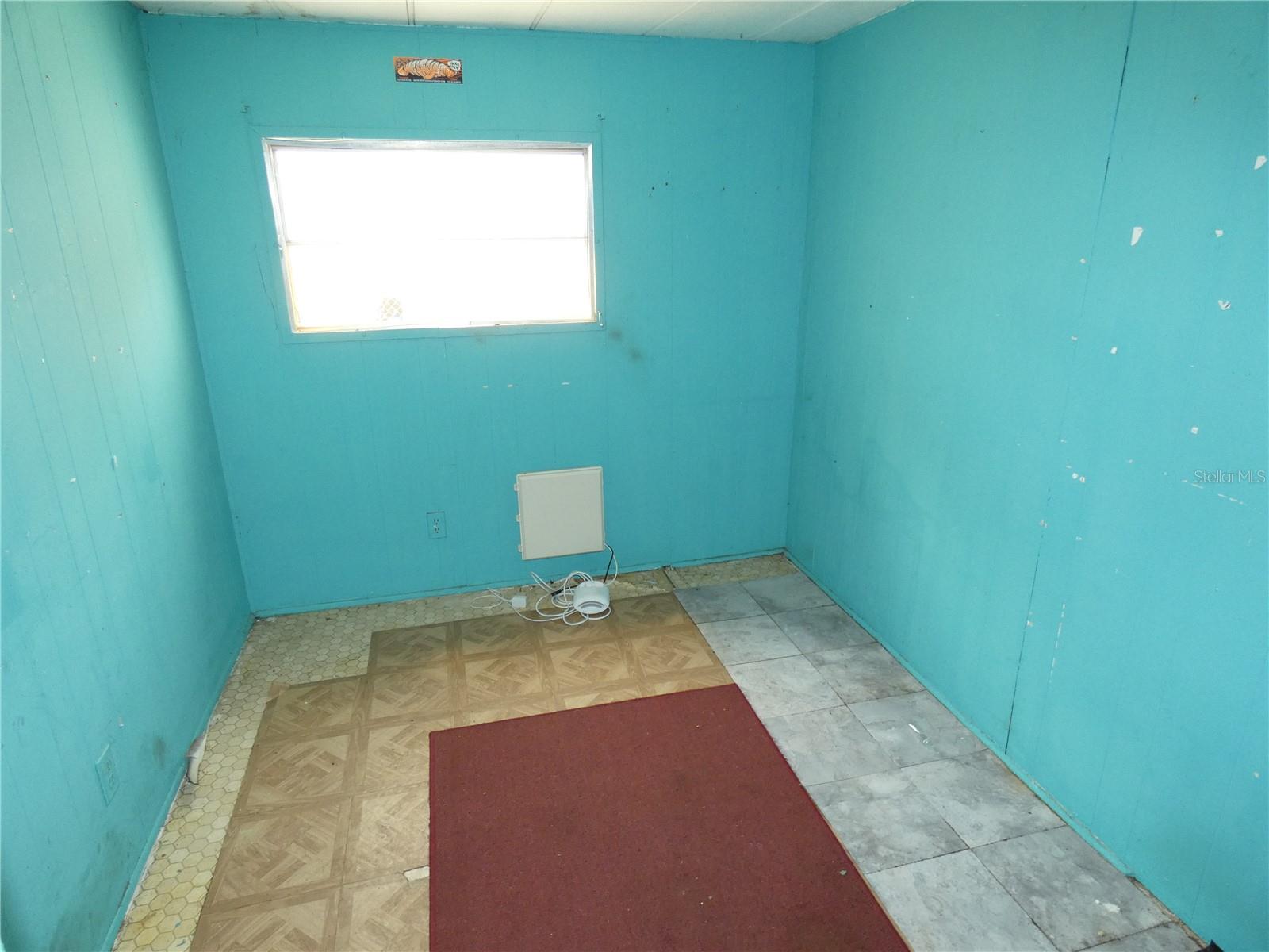 Listing photo id 12 for 9405 Loras Street