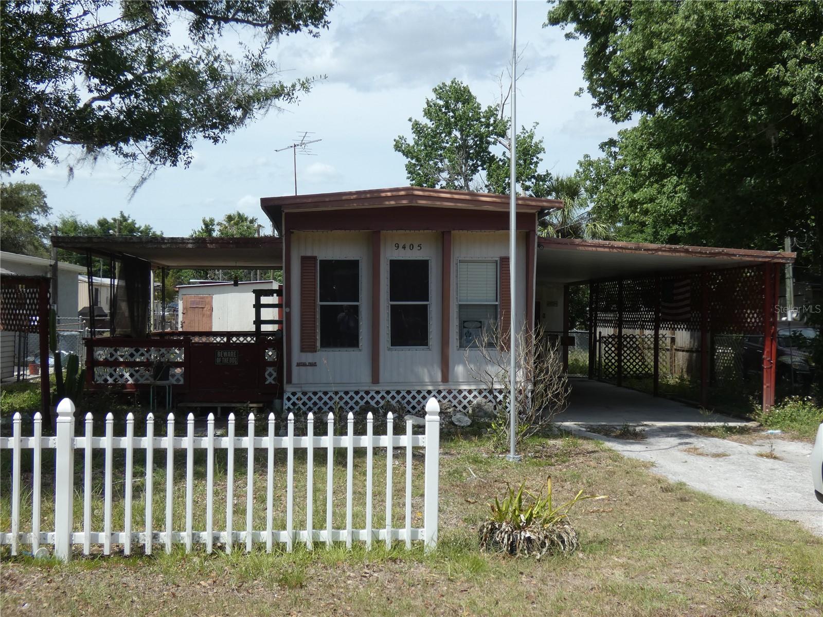 Listing photo id 0 for 9405 Loras Street