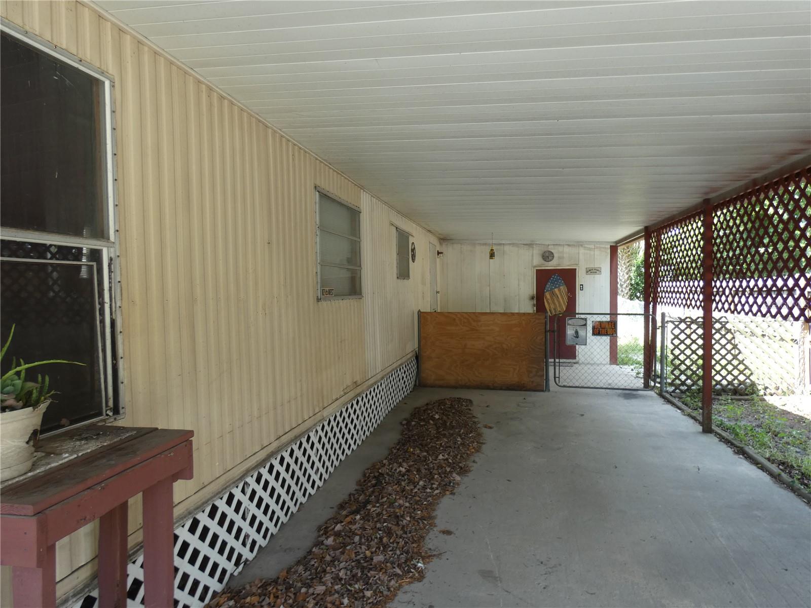 Listing photo id 4 for 9405 Loras Street