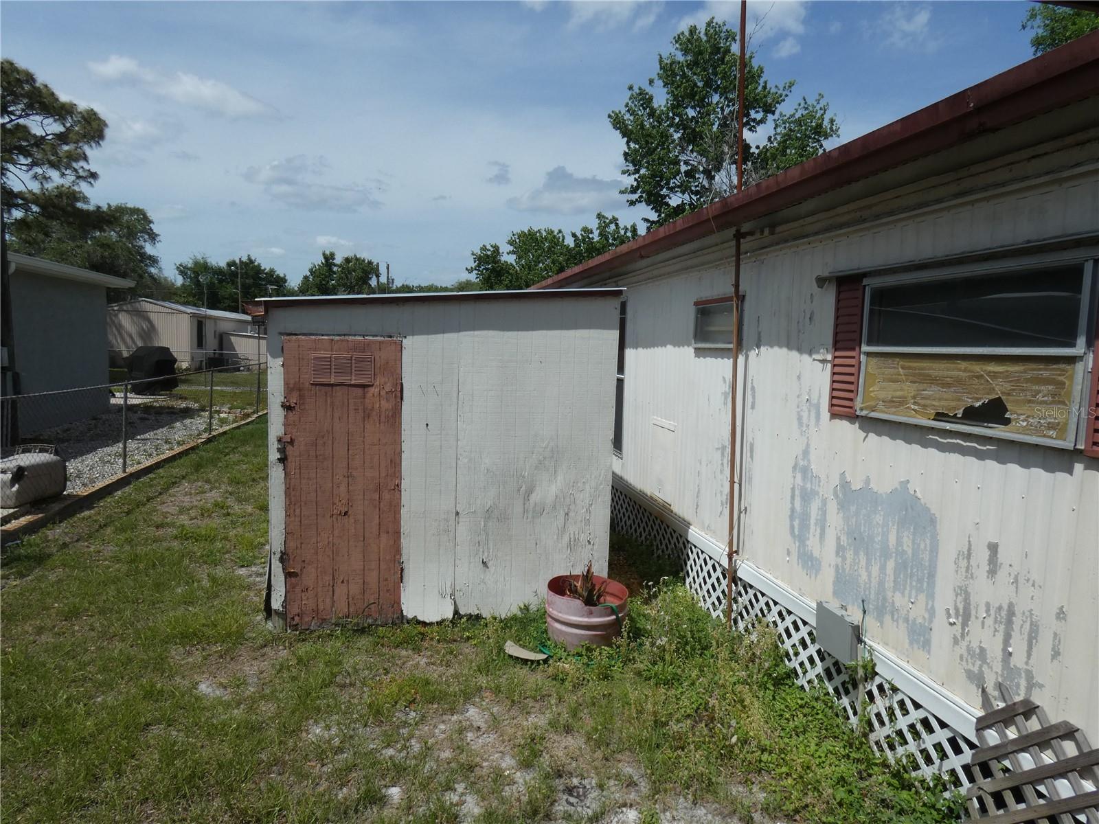 Listing photo id 6 for 9405 Loras Street