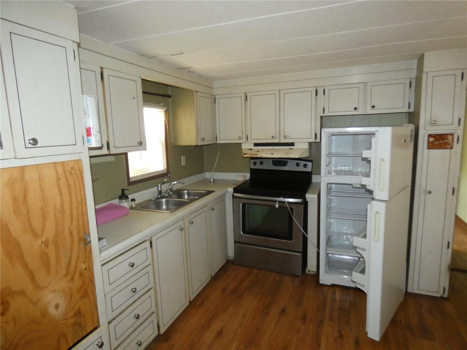 Listing photo id 7 for 9405 Loras Street