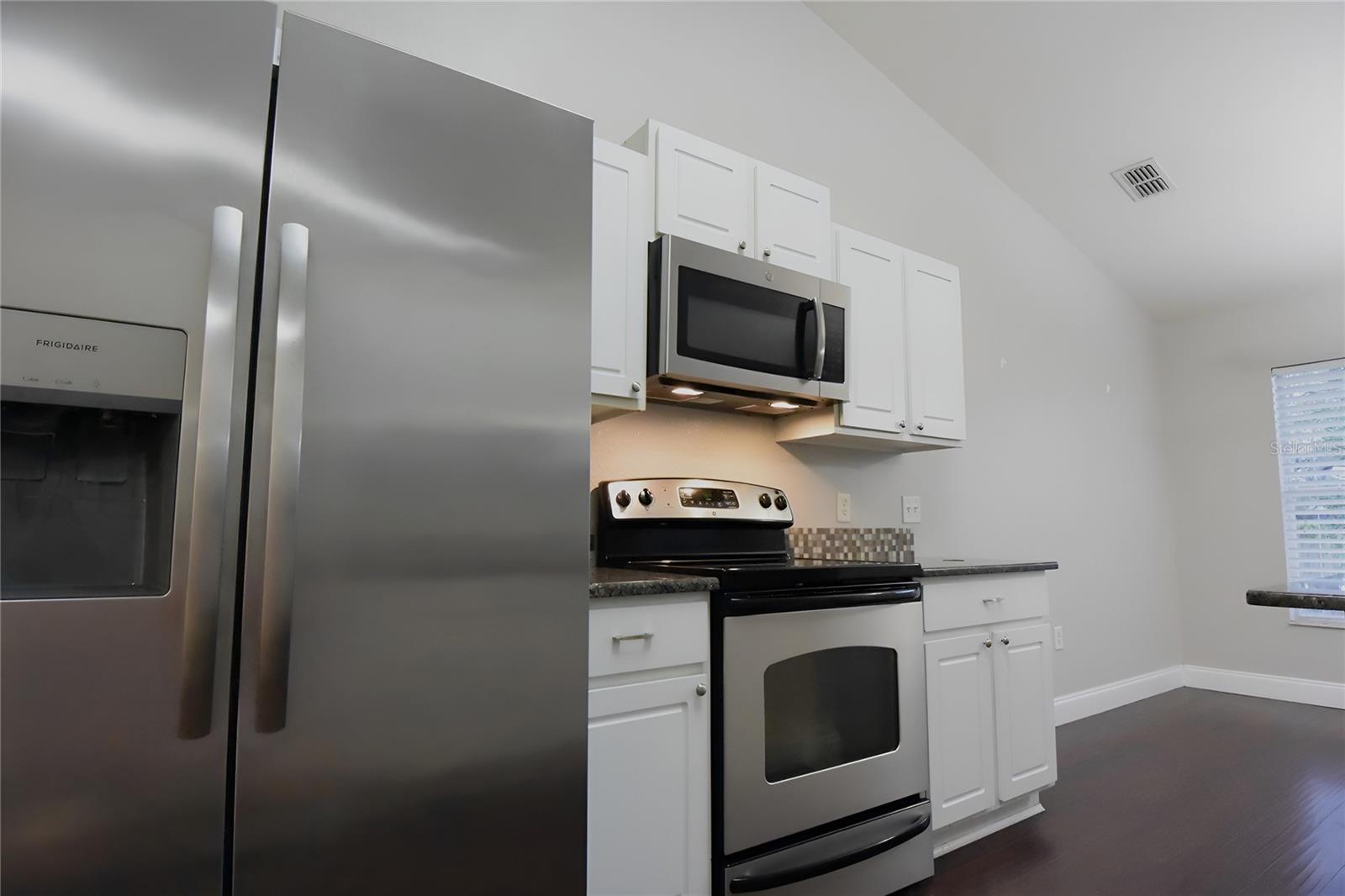 Image 15 of 40 For 12042 Linden Drive