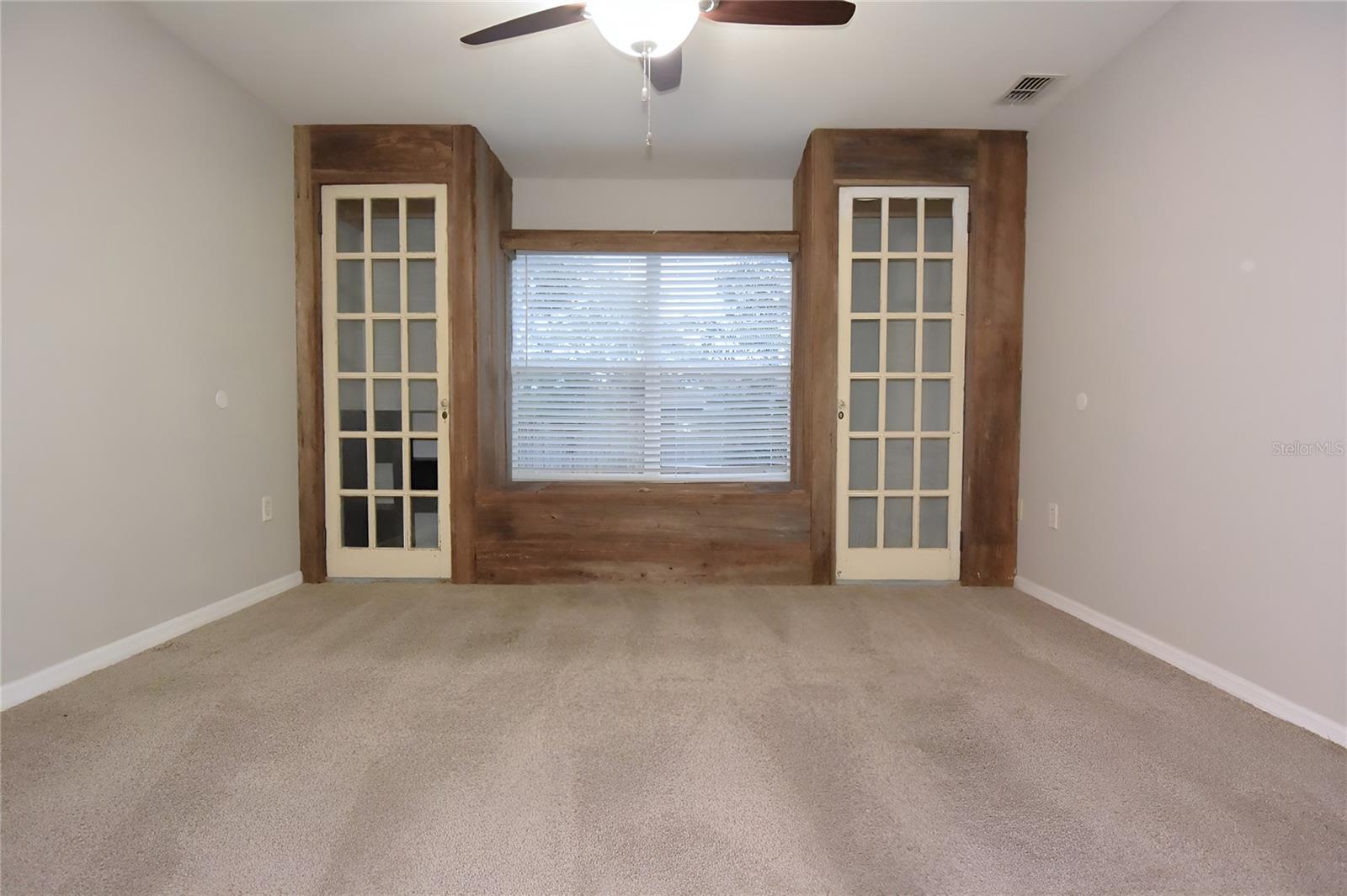 Image 21 of 40 For 12042 Linden Drive