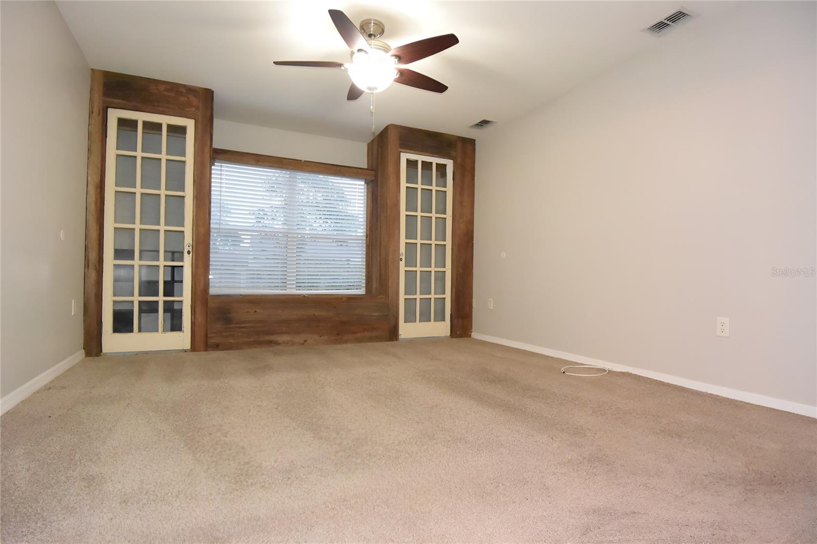 Image 22 of 40 For 12042 Linden Drive