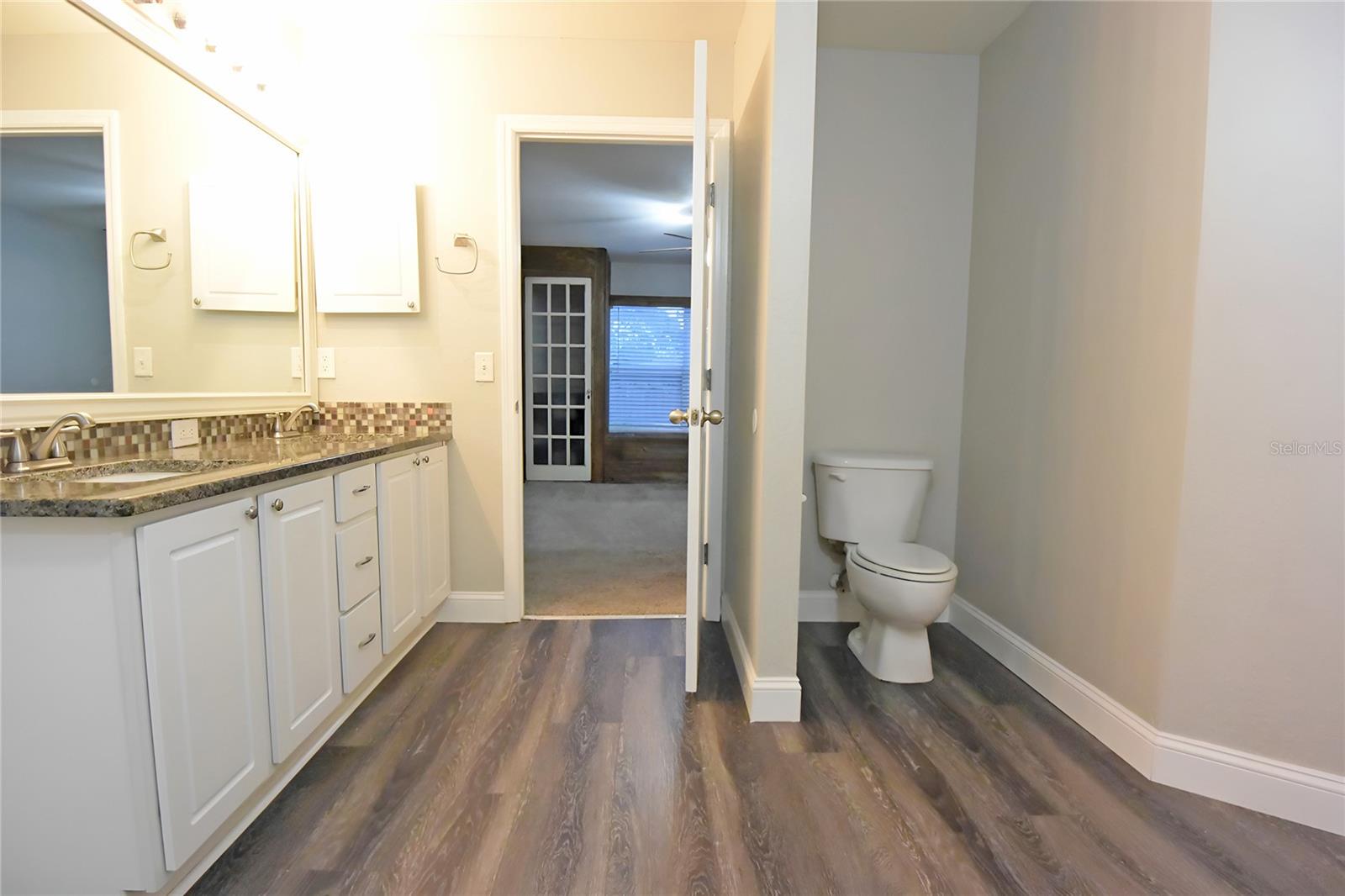 Image 26 of 40 For 12042 Linden Drive