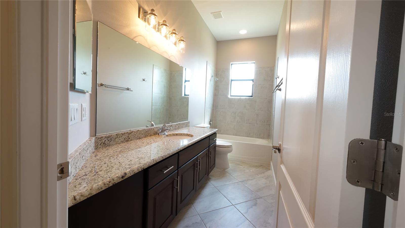 Image 26 of 63 For 2120 Southern Oaks Lane