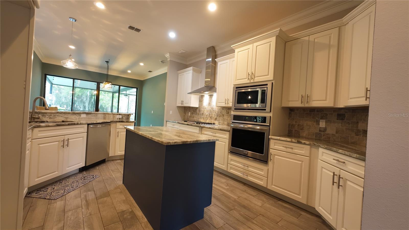 Image 28 of 63 For 2120 Southern Oaks Lane