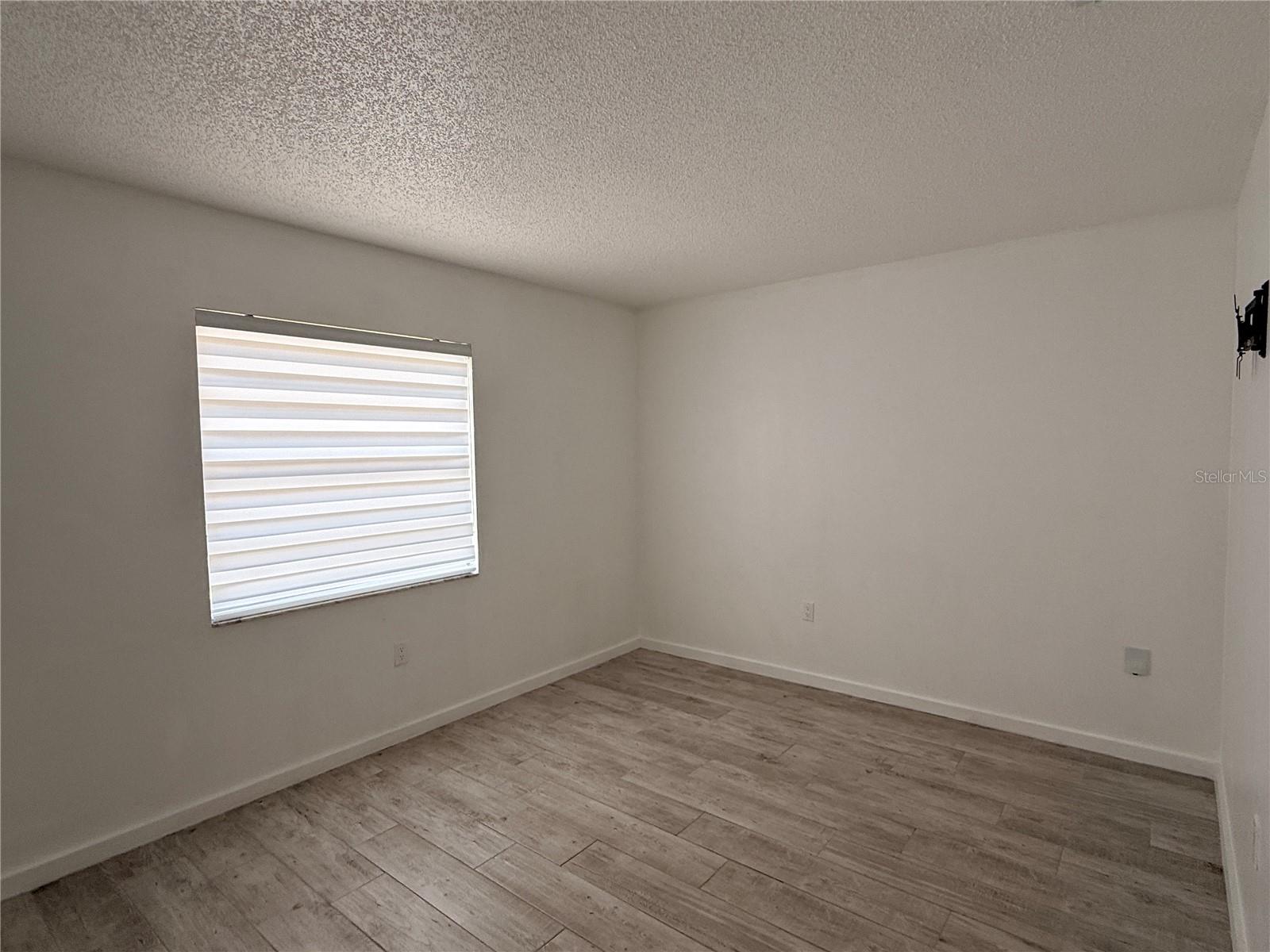 Image 11 of 21 For 13186 Thrush Street