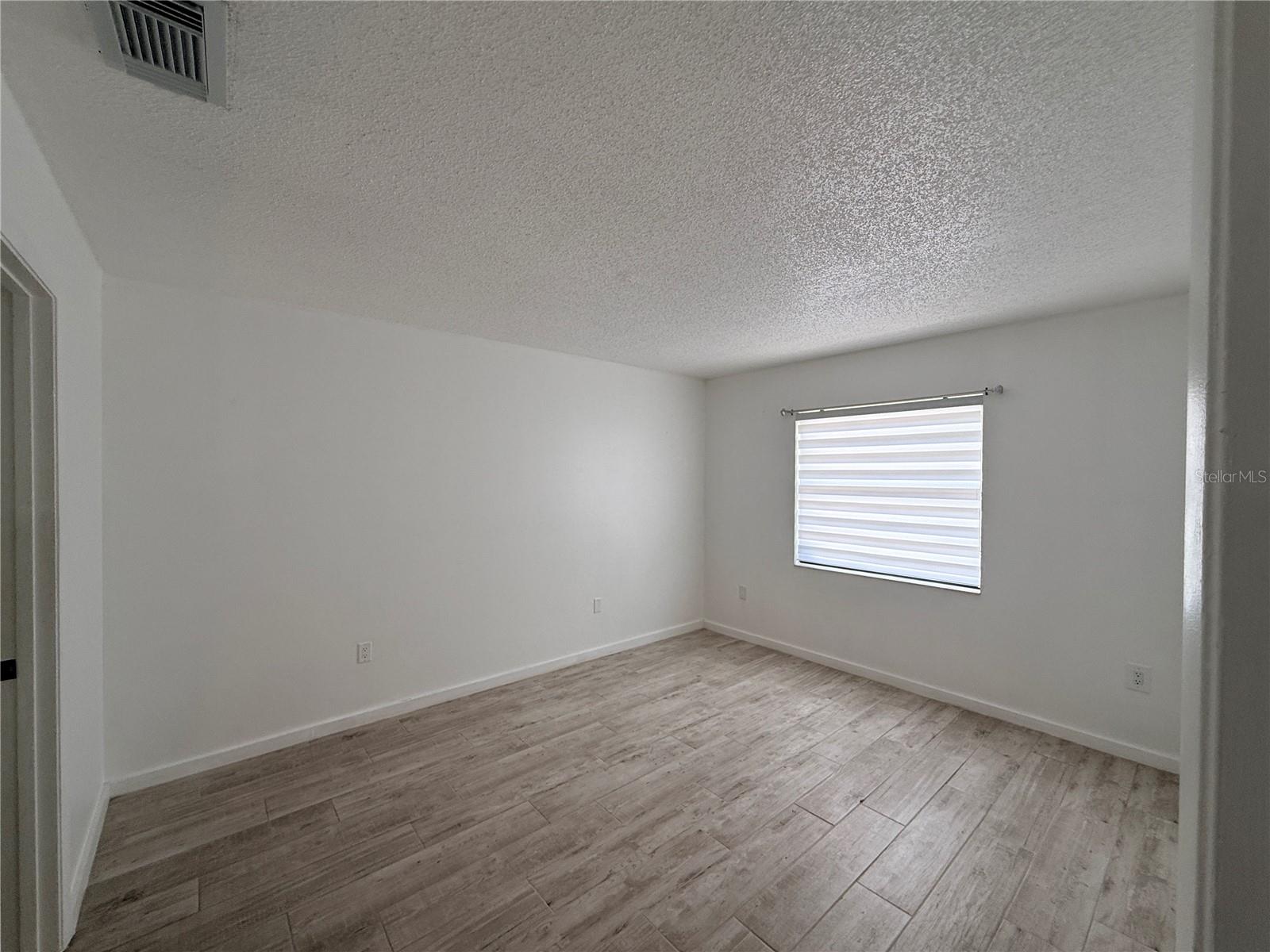 Image 17 of 21 For 13186 Thrush Street