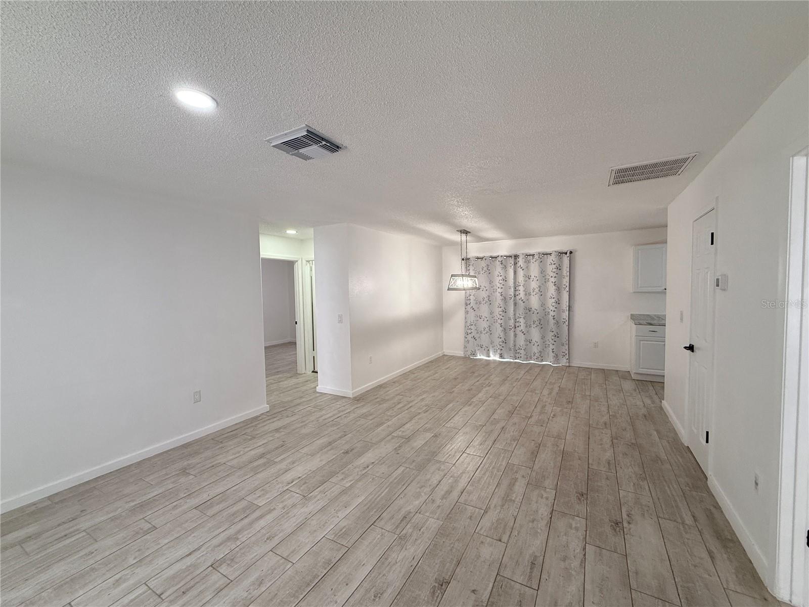 Image 6 of 21 For 13186 Thrush Street