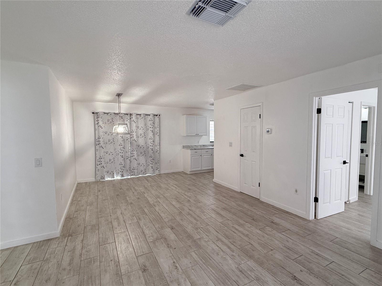 Image 7 of 21 For 13186 Thrush Street