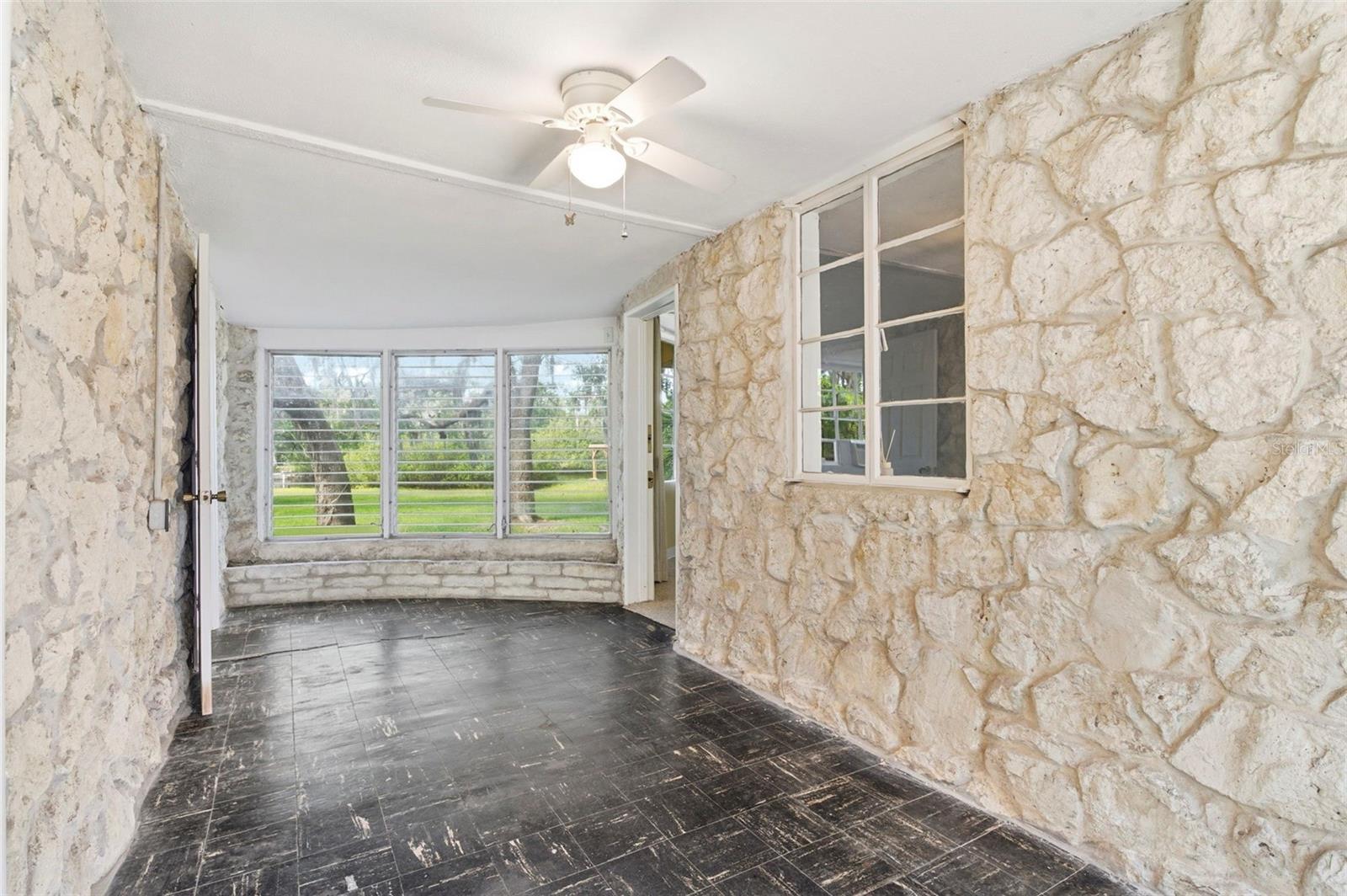 Image 8 of 61 For 5651 Monroe Street