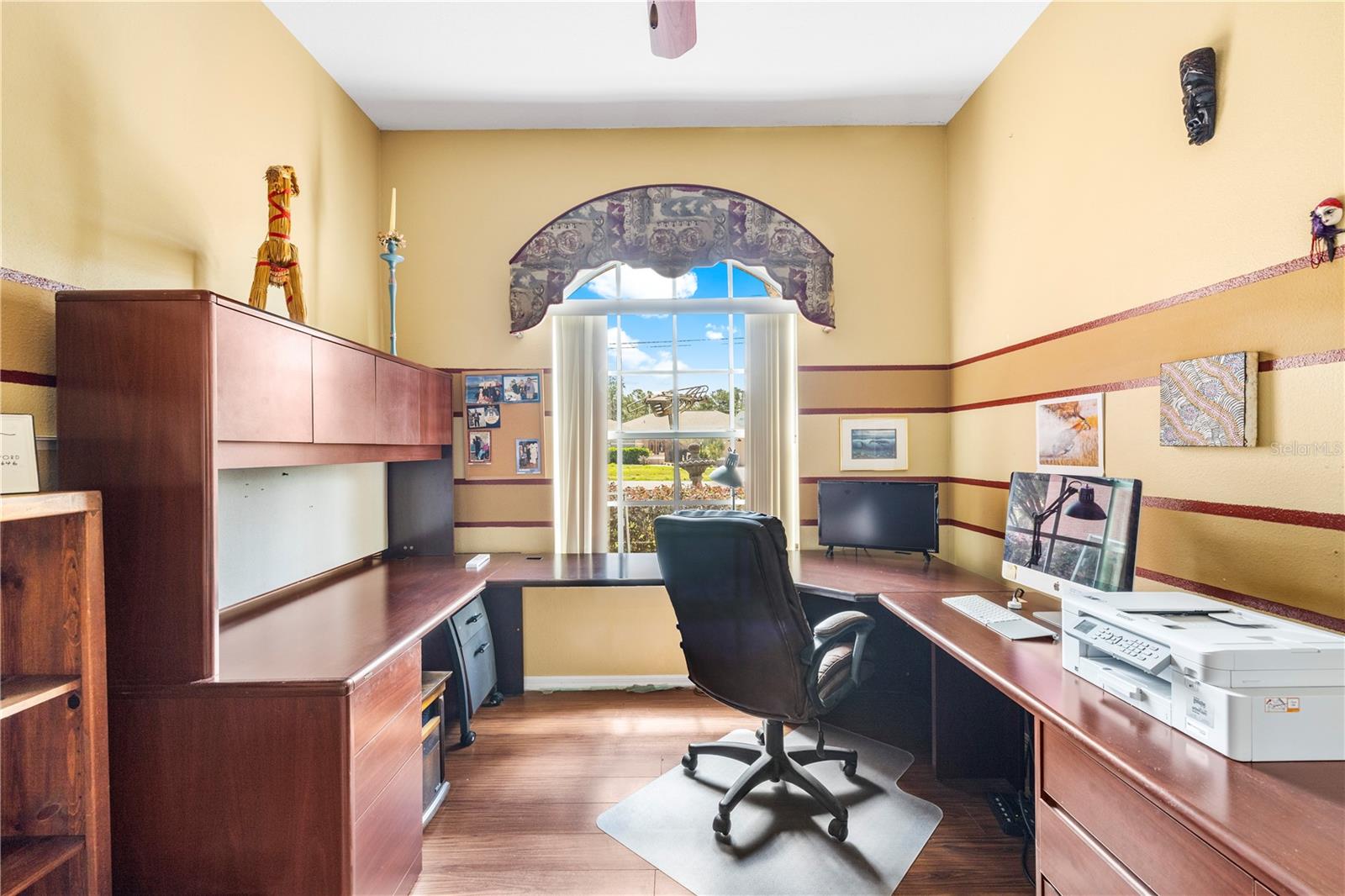 Listing photo id 8 for 3051 Waterfall Drive