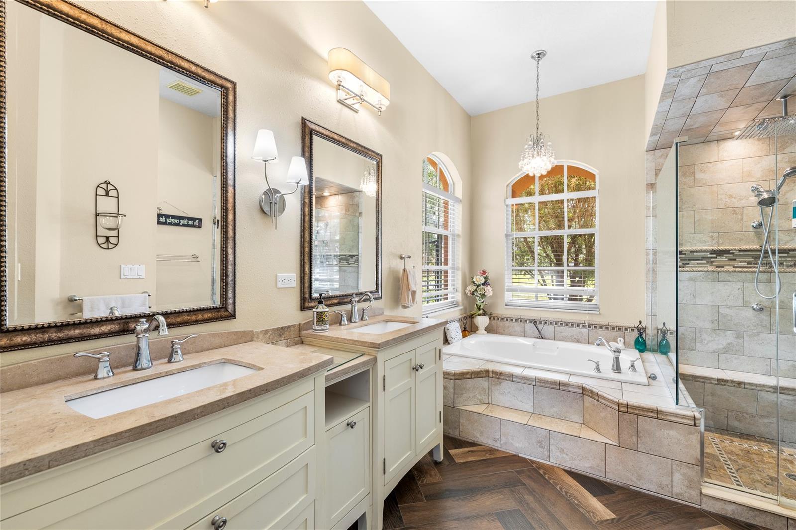 Listing photo id 20 for 3051 Waterfall Drive