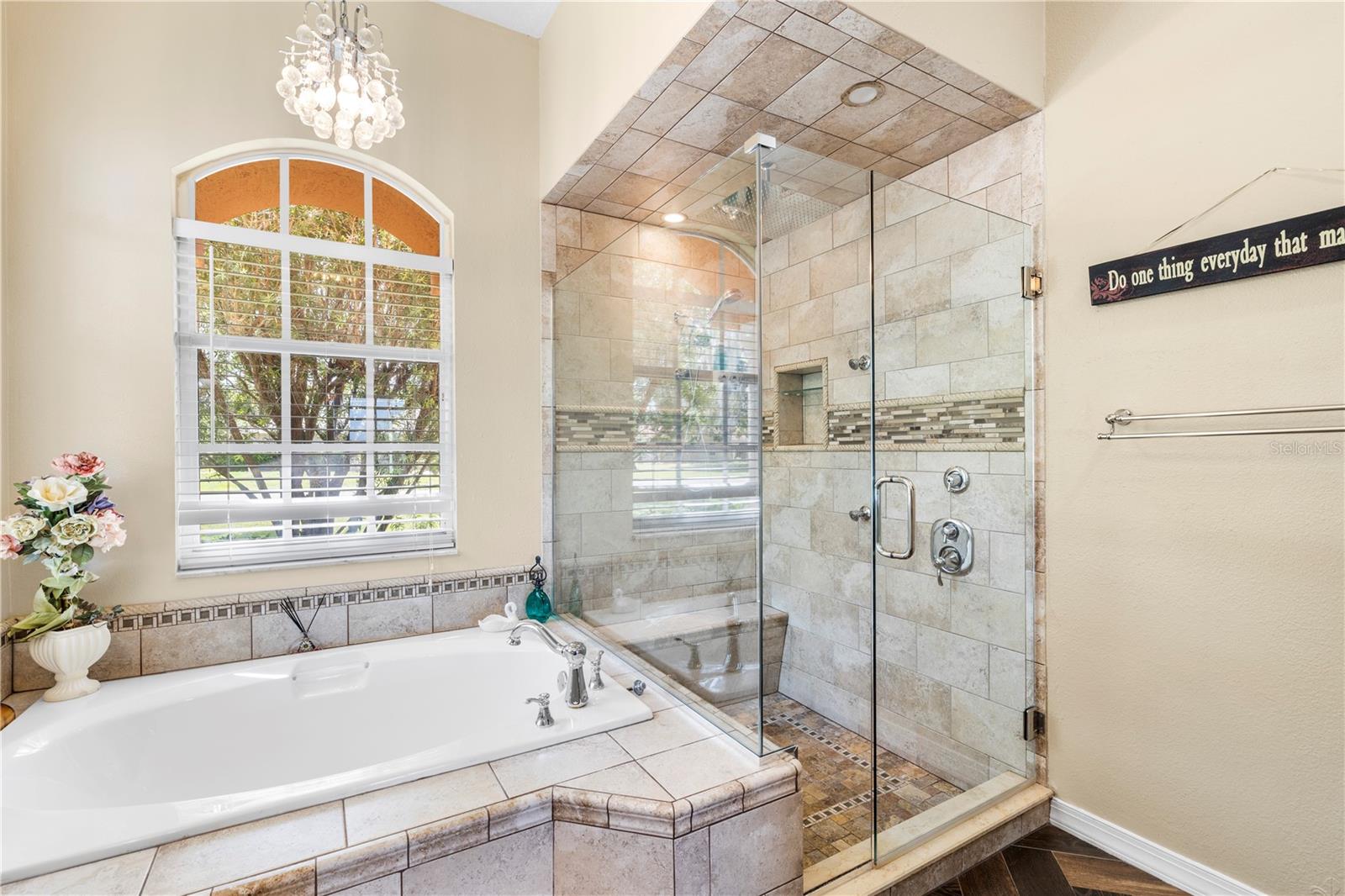 Listing photo id 21 for 3051 Waterfall Drive