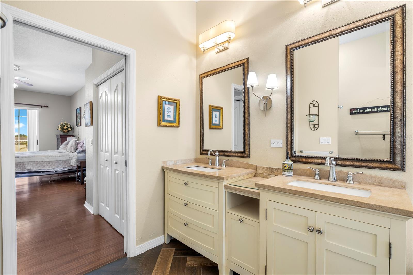 Listing photo id 22 for 3051 Waterfall Drive